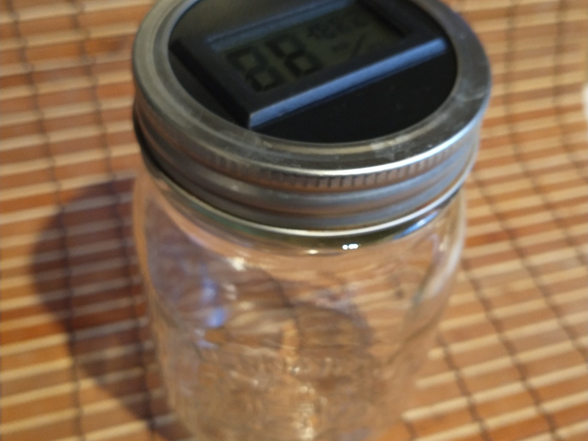 Tiêu đề Máy đo độ ẩm - Mason Jar Edition Tóm tắt Bộ chuyển