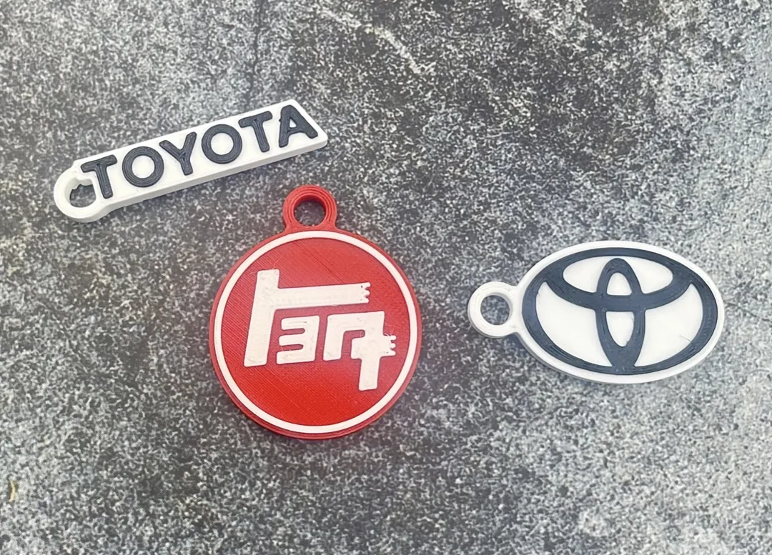Tiêu đề Móc khóa Toyota Tóm tắt Hãy thêm logo Toyota MẠNH MẼ v