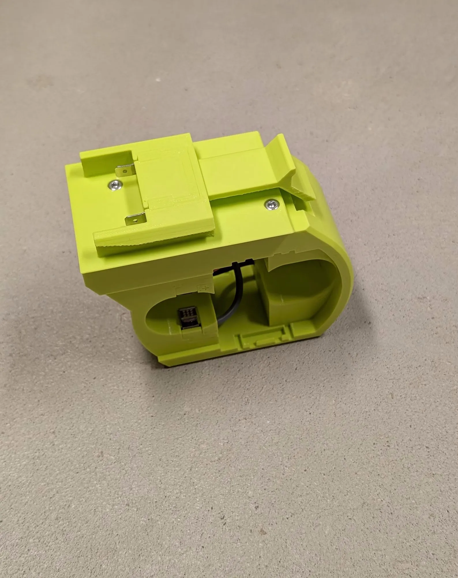 Tiêu đề Adapter 40v side by side tương thích với Ryobi 18v Tóm tắt