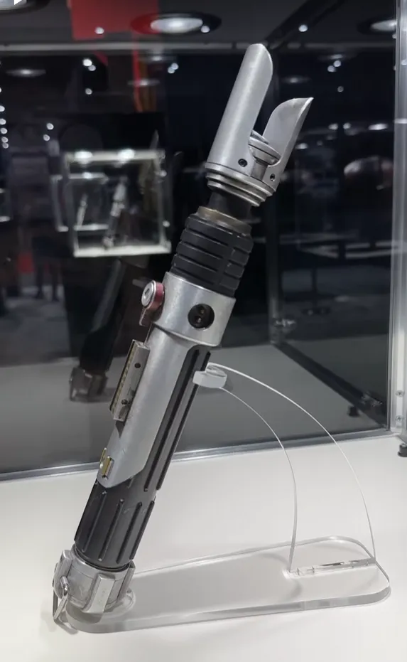 Thanh Gươm Ánh Sáng Của Sabine Wren Từ Loạt Phim Ahsoka