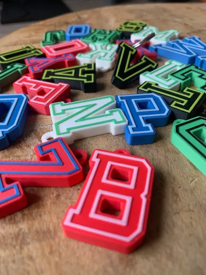 Móc Khóa Chữ Cái Phong Cách Varsity