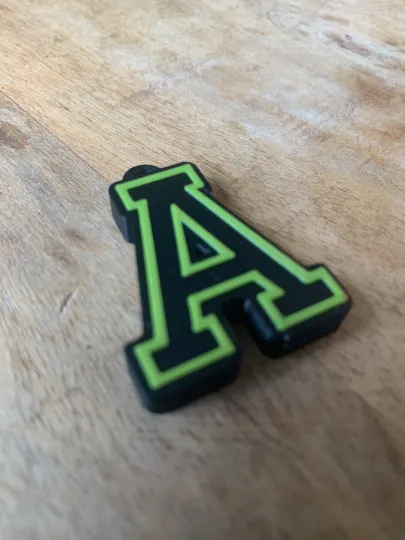 Móc Khóa Chữ Cái Phong Cách Varsity