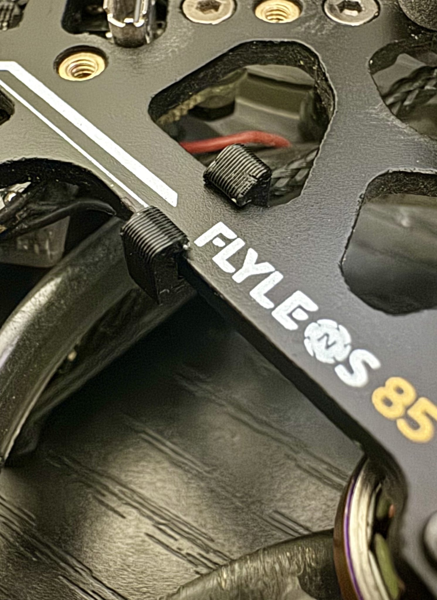 Tiêu đề Kẹp dây động cơ Flylens 85 Tóm tắt Đây là sự trùn