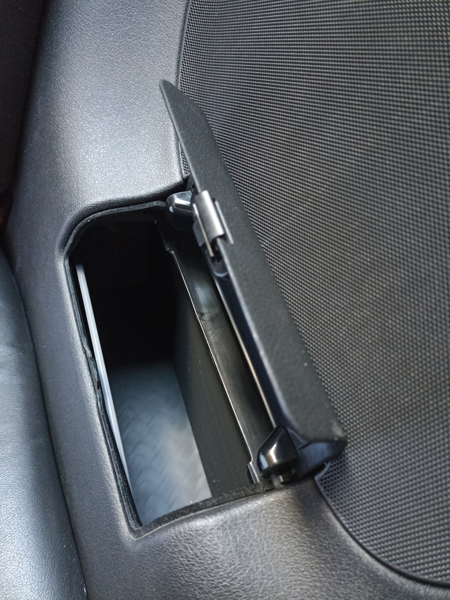 Tiêu đề Thay CD Changer Audi TT 8N thêm dung lượng Tóm tắt Vì t