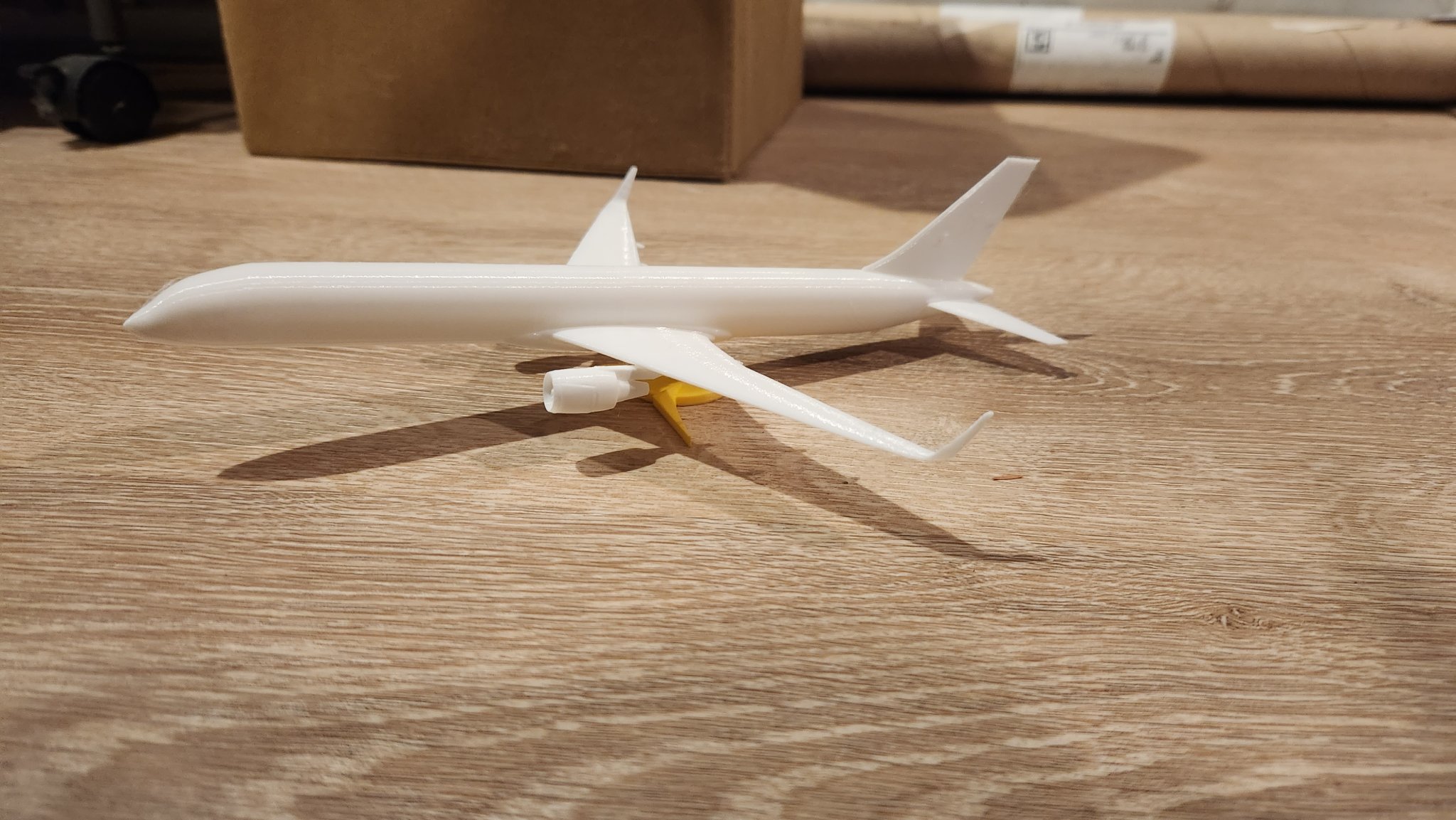 Tiêu đề Boeing 757-200 Tóm tắt Mô hình bàn 1200 của Boeing 757-2