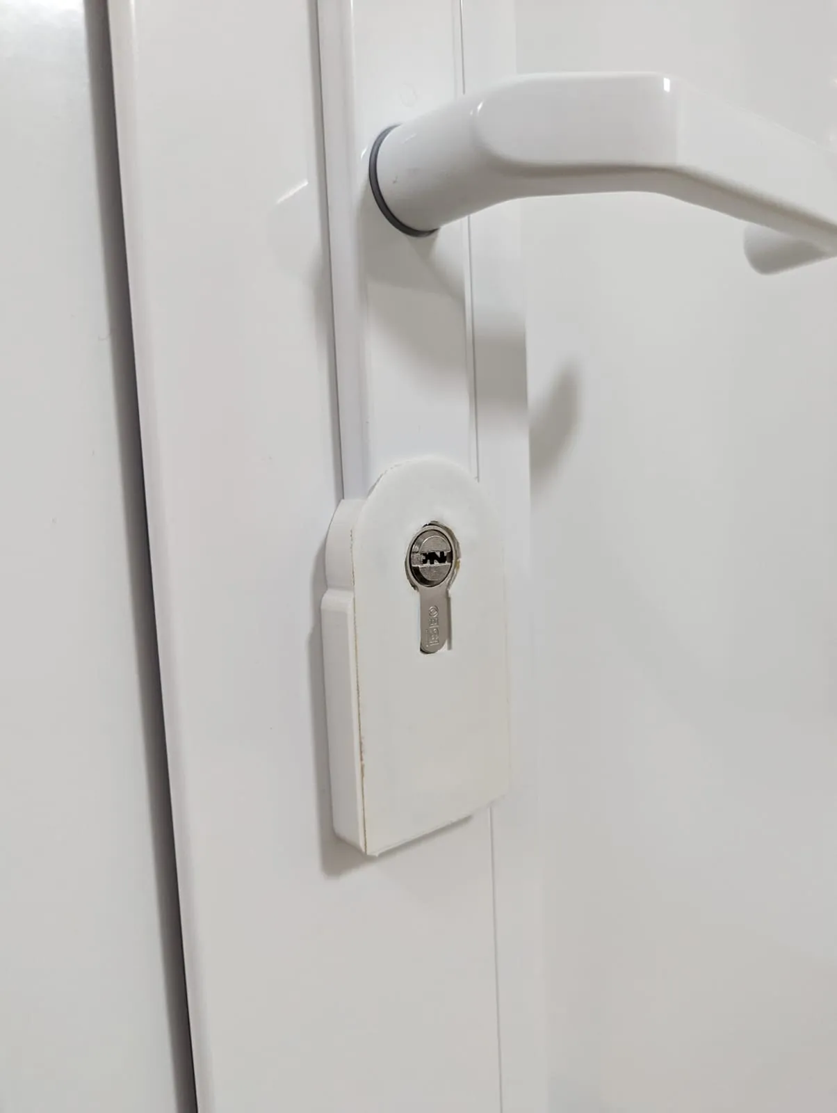 Tiêu đề NUKI B-PLATTENHALTERADAPTER FÜR SCHMALE TÜRSCHLOSSRAHMEN Tóm t