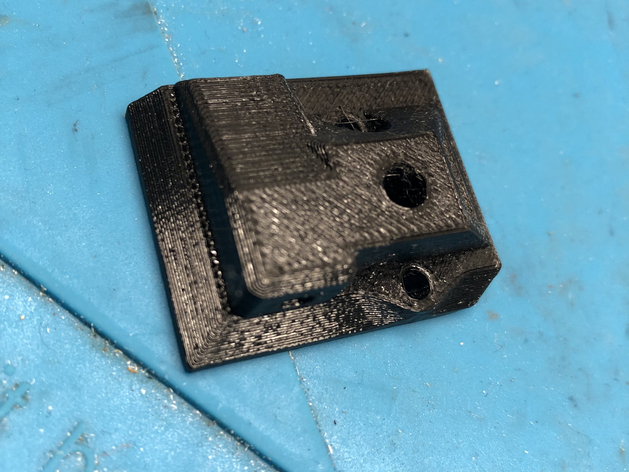 Filament sensor cover with LED insertion indicator