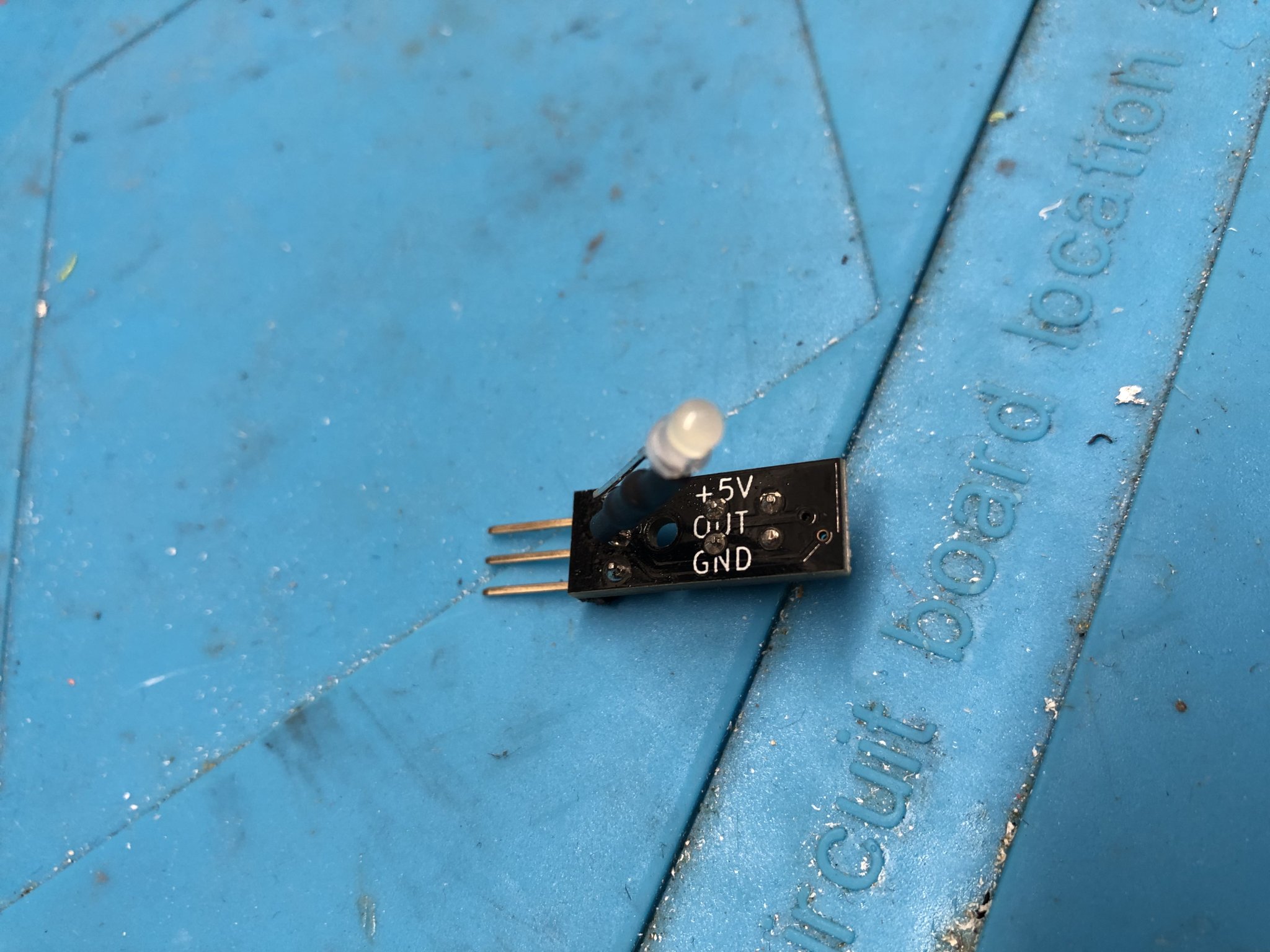 Filament sensor cover with LED insertion indicator