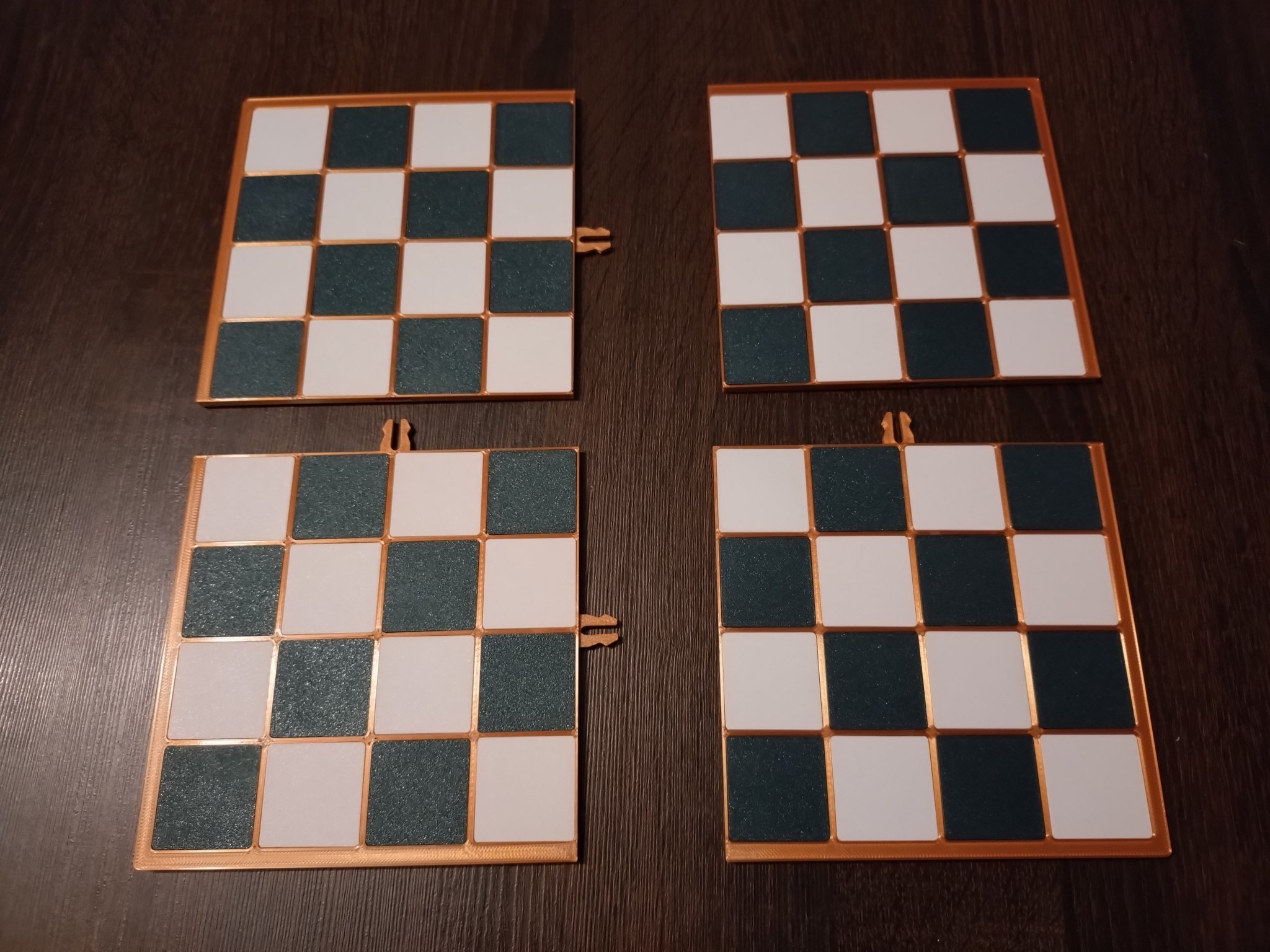 Tiêu đề Bàn cờ - 350 x 350 mm Tóm tắt Bàn cờ gấp từ 4 phần