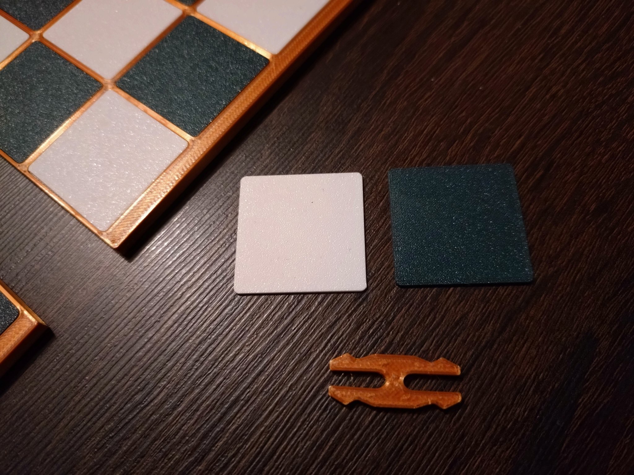 Tiêu đề Bàn cờ - 350 x 350 mm Tóm tắt Bàn cờ gấp từ 4 phần