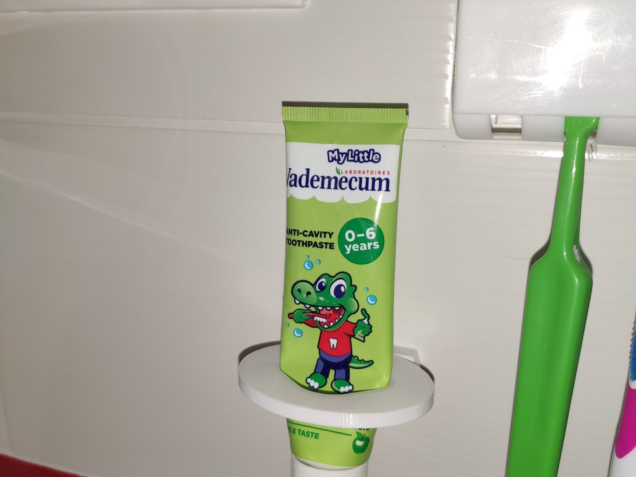 Giá đỡ kem đánh răng cỡ nhỏ