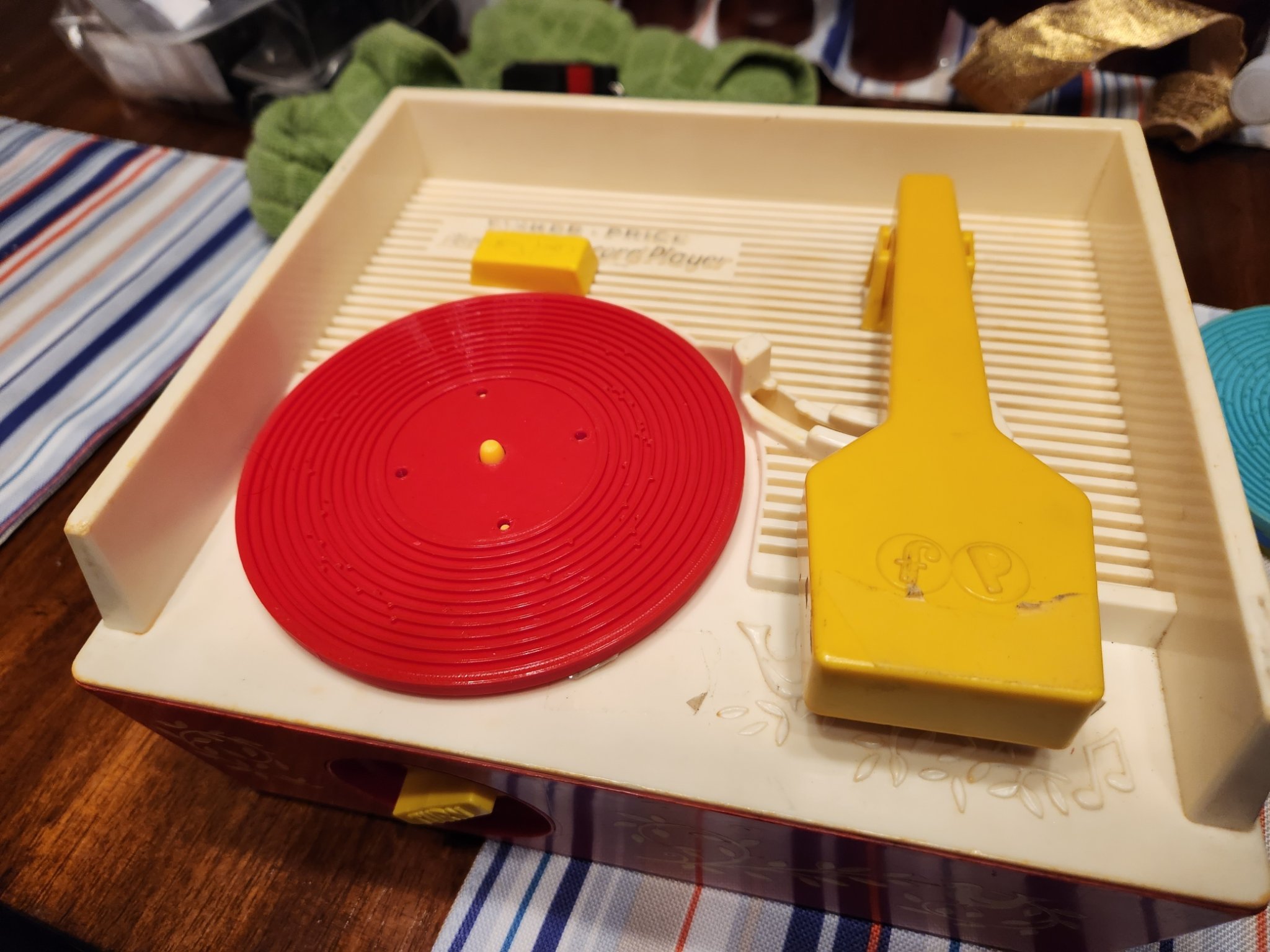 Tiêu đề Máy ghi âm Fisher Price Record Its Raining Tacos Tóm tắt