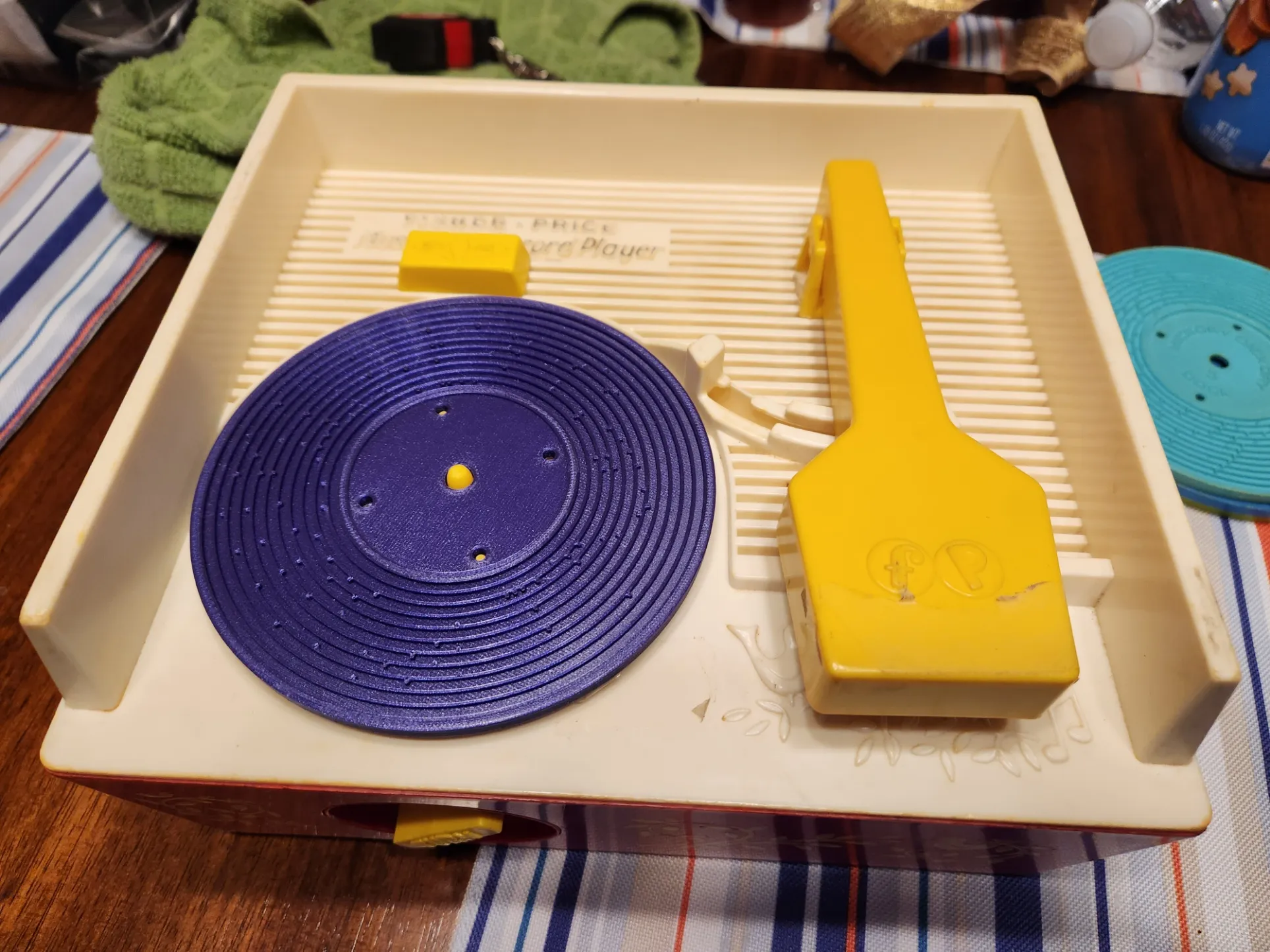 Tiêu đề Máy ghi âm Fisher Price Record Let It Be Tóm tắt Niềm vu