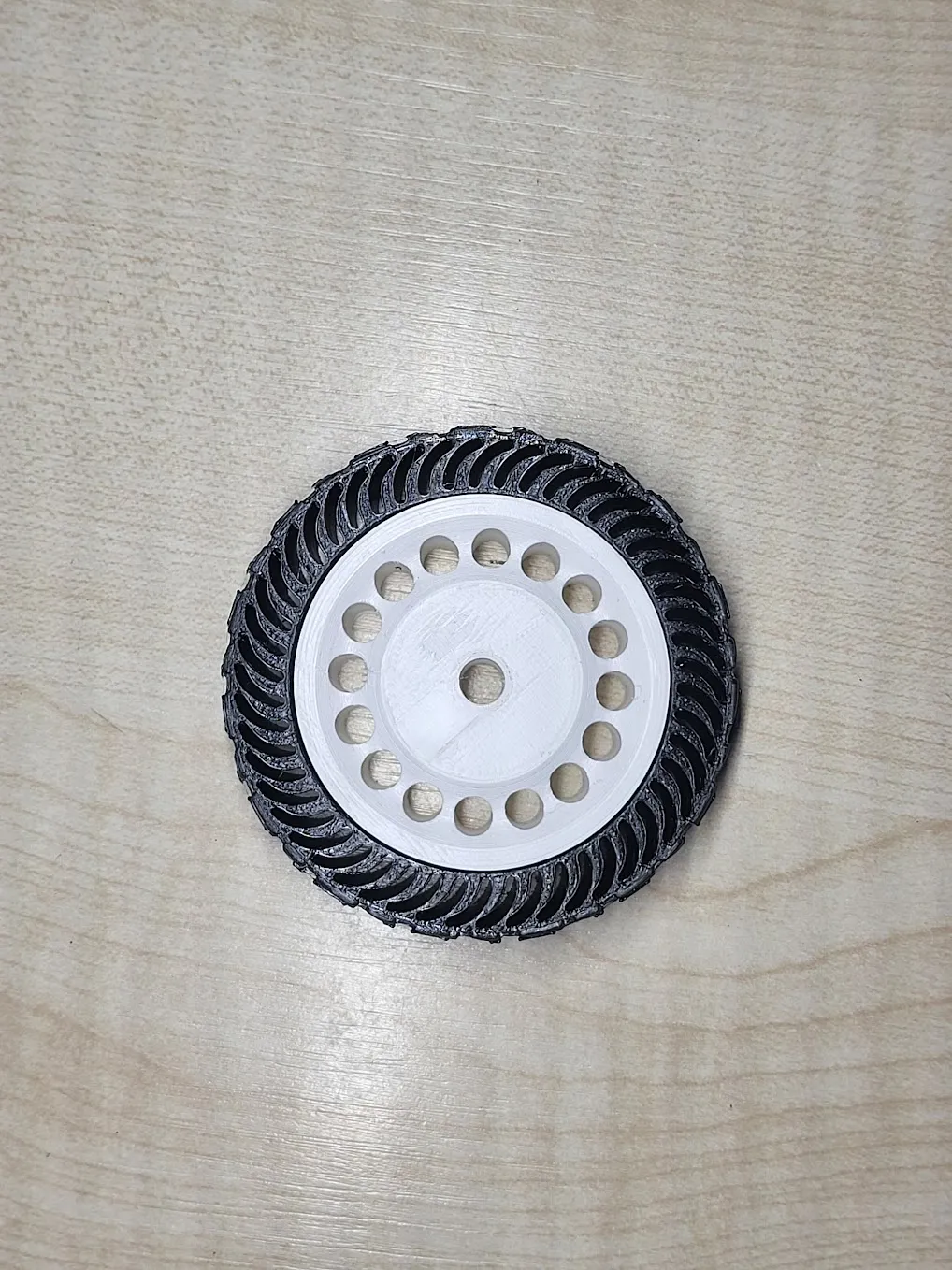 Tiêu đề Khái niệm bánh xe không có không khí Tóm tắt Đây là