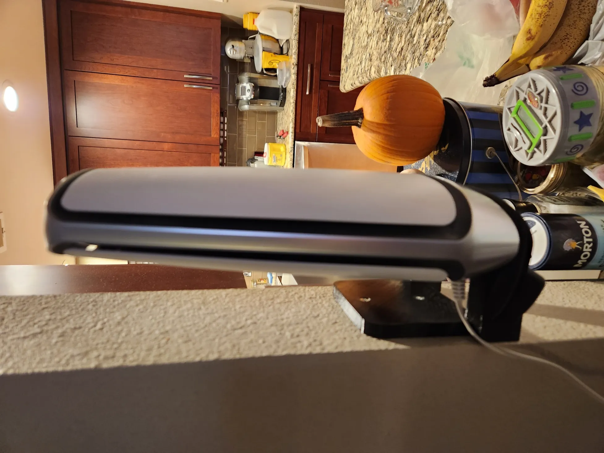 Giá đỡ tường cho Orbi AX6000