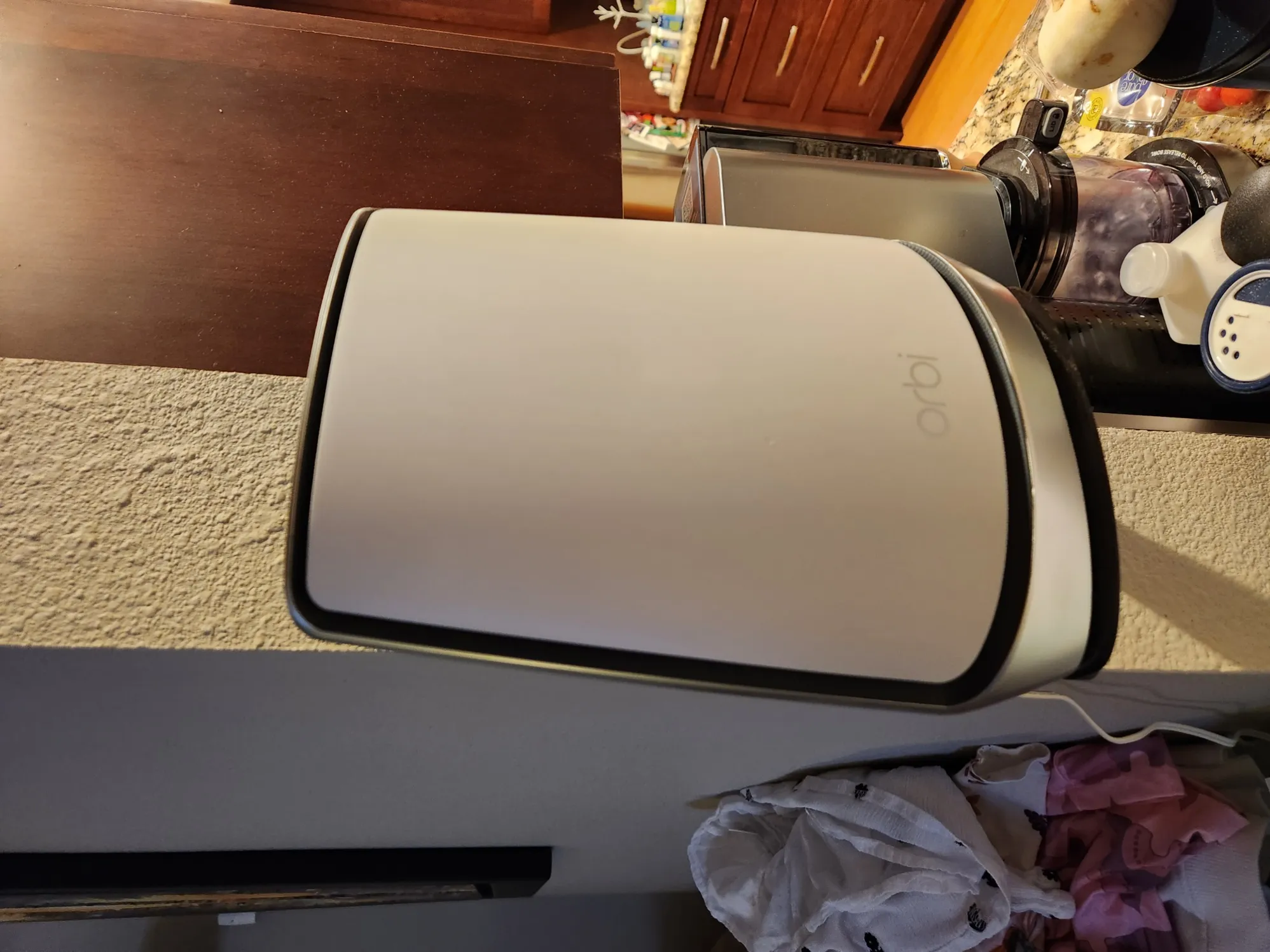 Giá đỡ tường cho Orbi AX6000