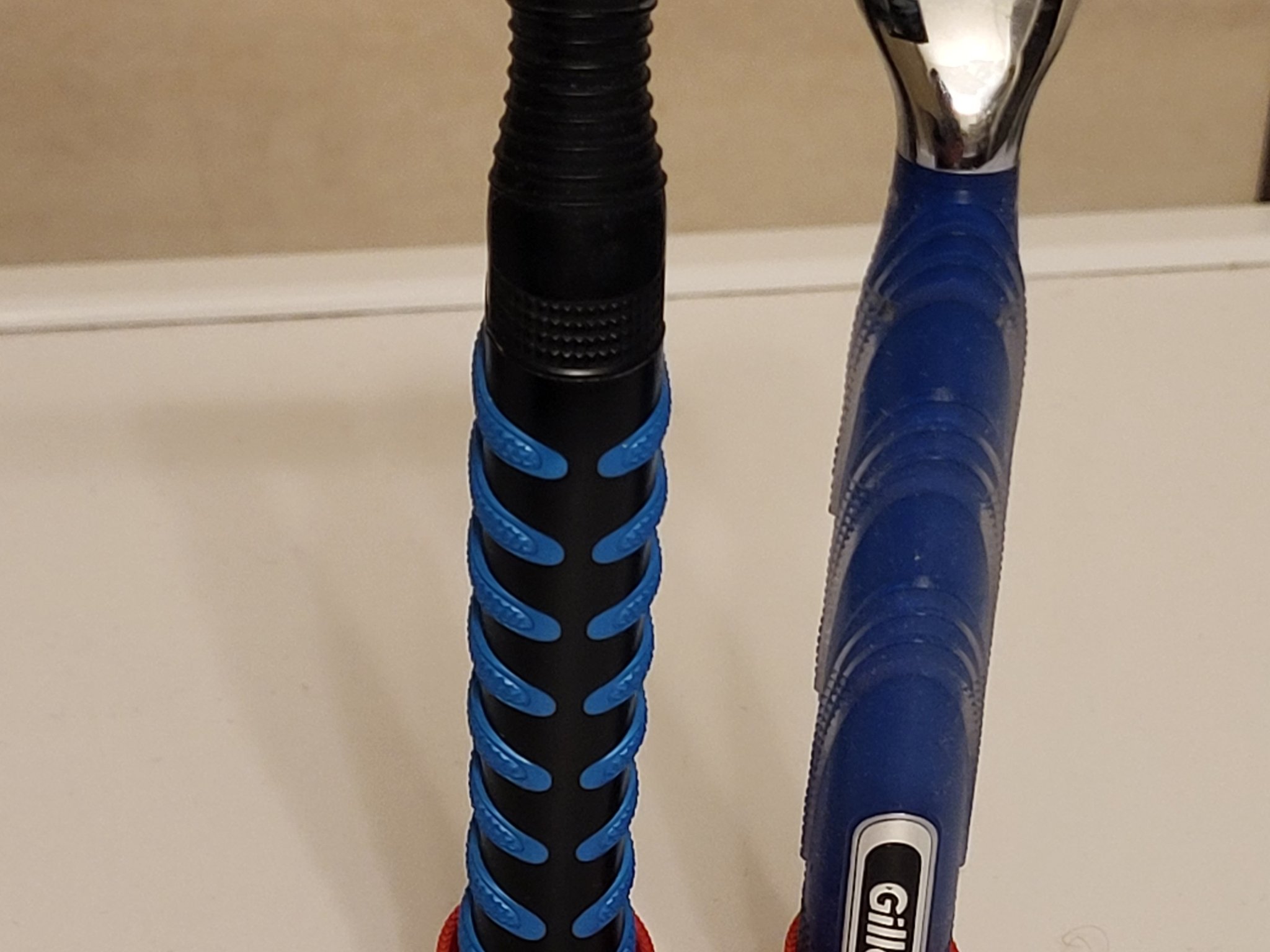 Tiêu đề Giá đỡ dao cạo đôi Gillette Mach3 Tóm tắt Chân đế