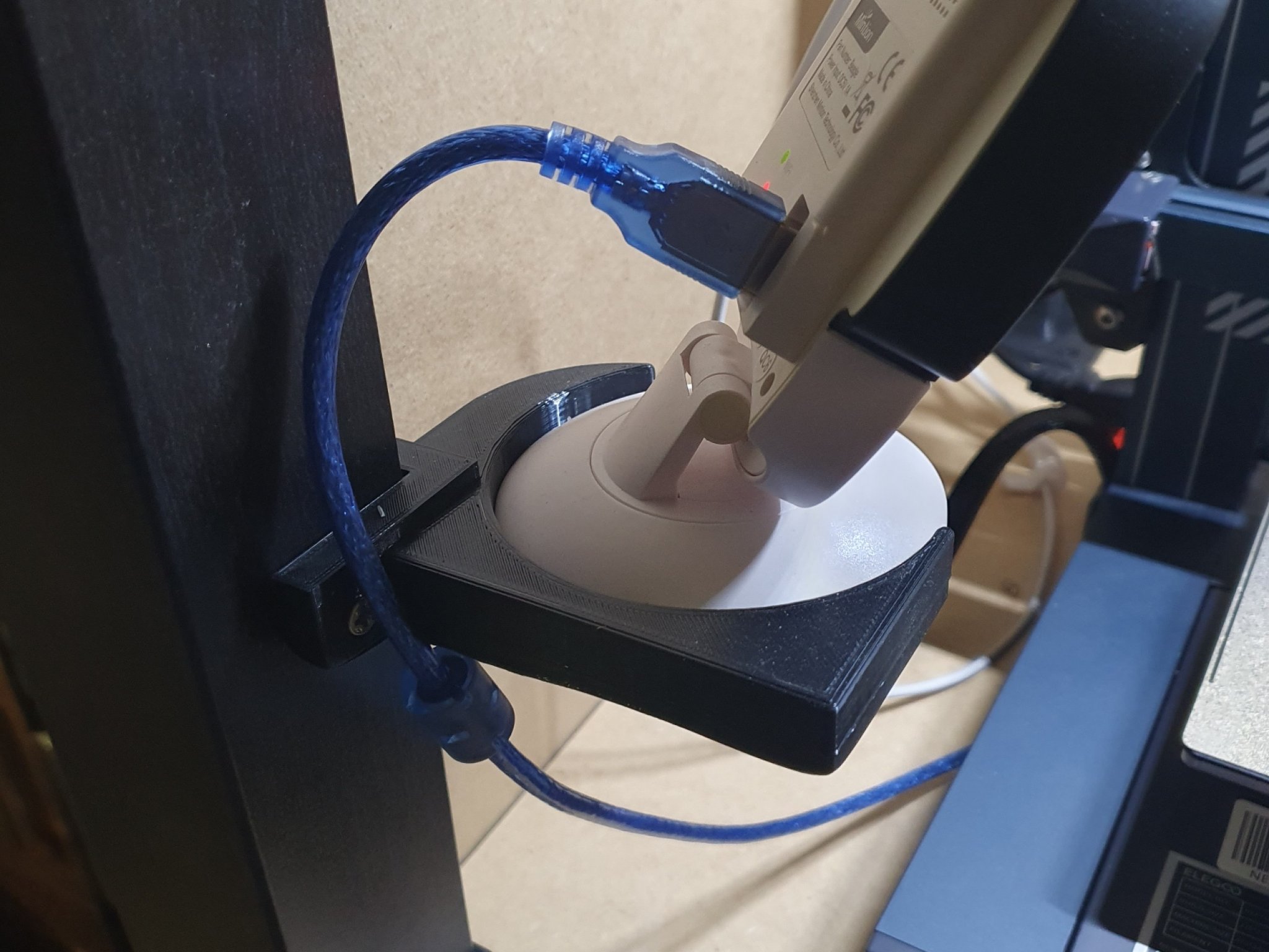 Tiêu đề Beagle Cam Ikea Lack Holder Tóm tắt Giá đỡ Beagle Cam đơ