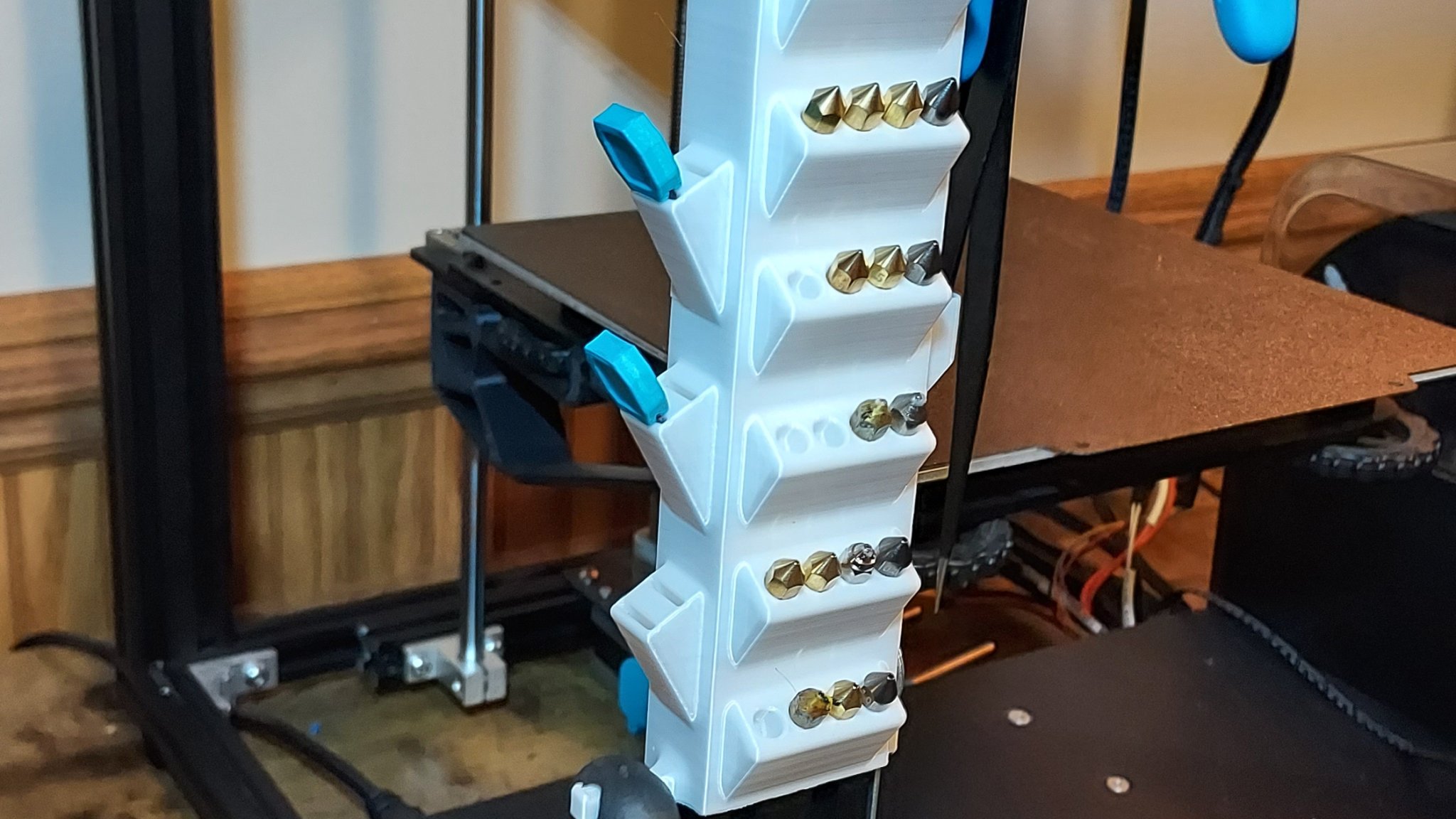 Extrusion mounted tool organizer