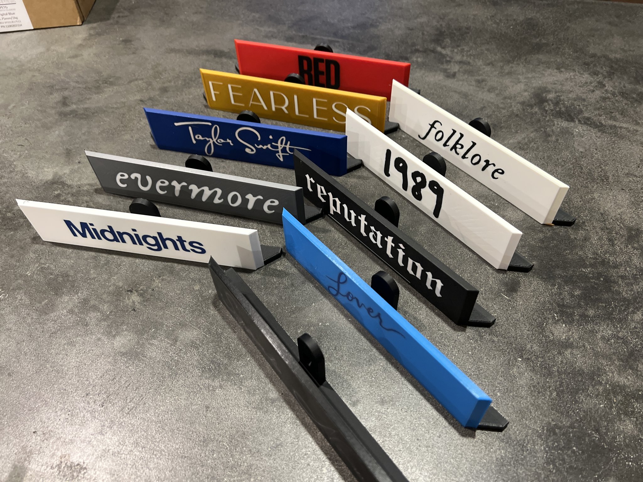 Tiêu đề Màn hình đĩa hát đa năng với tấm treo tường album Tay