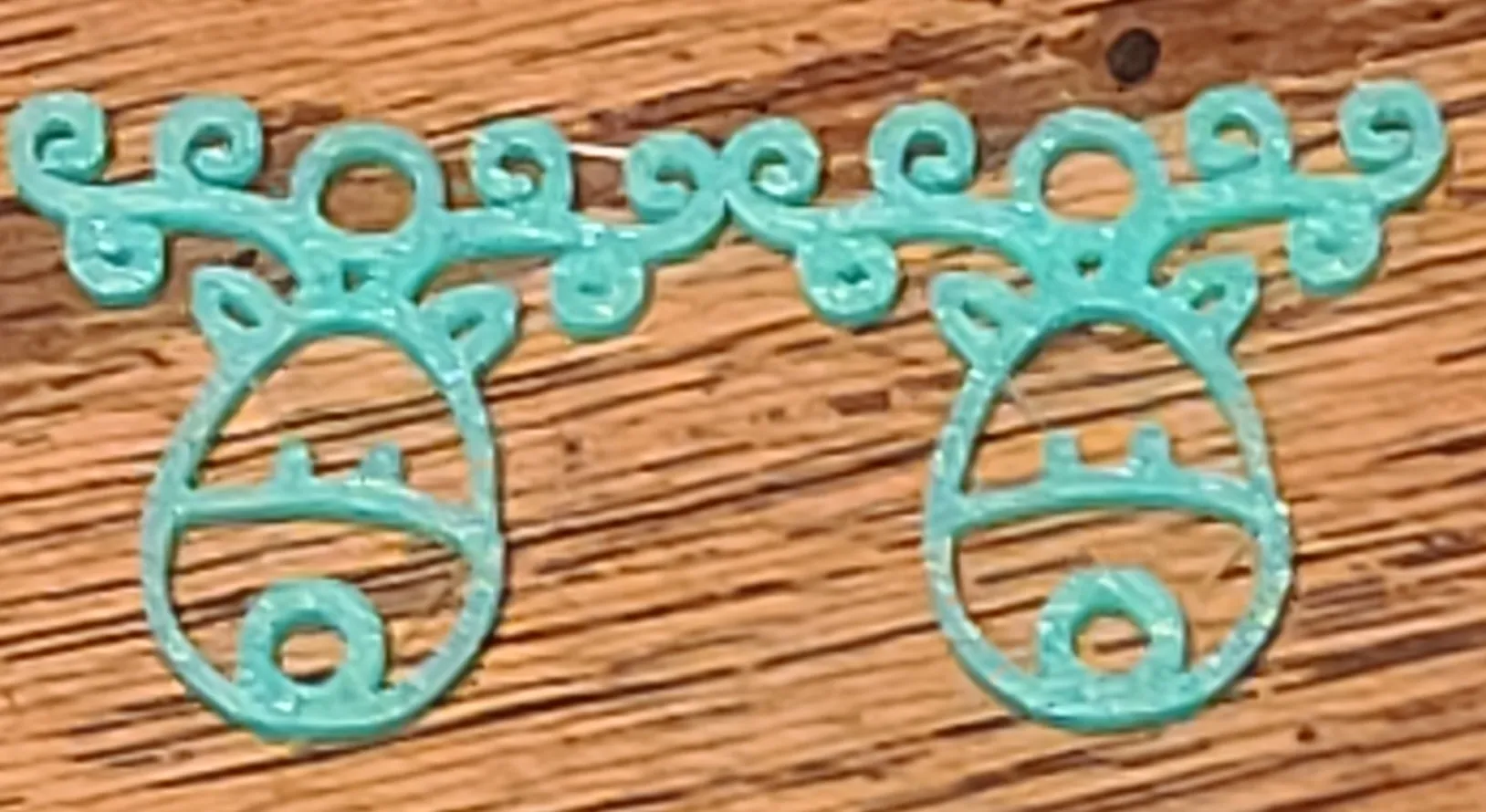 Tiêu đề Bông tai tuần lộc và xe trượt tuyết Tóm tắt Bông t