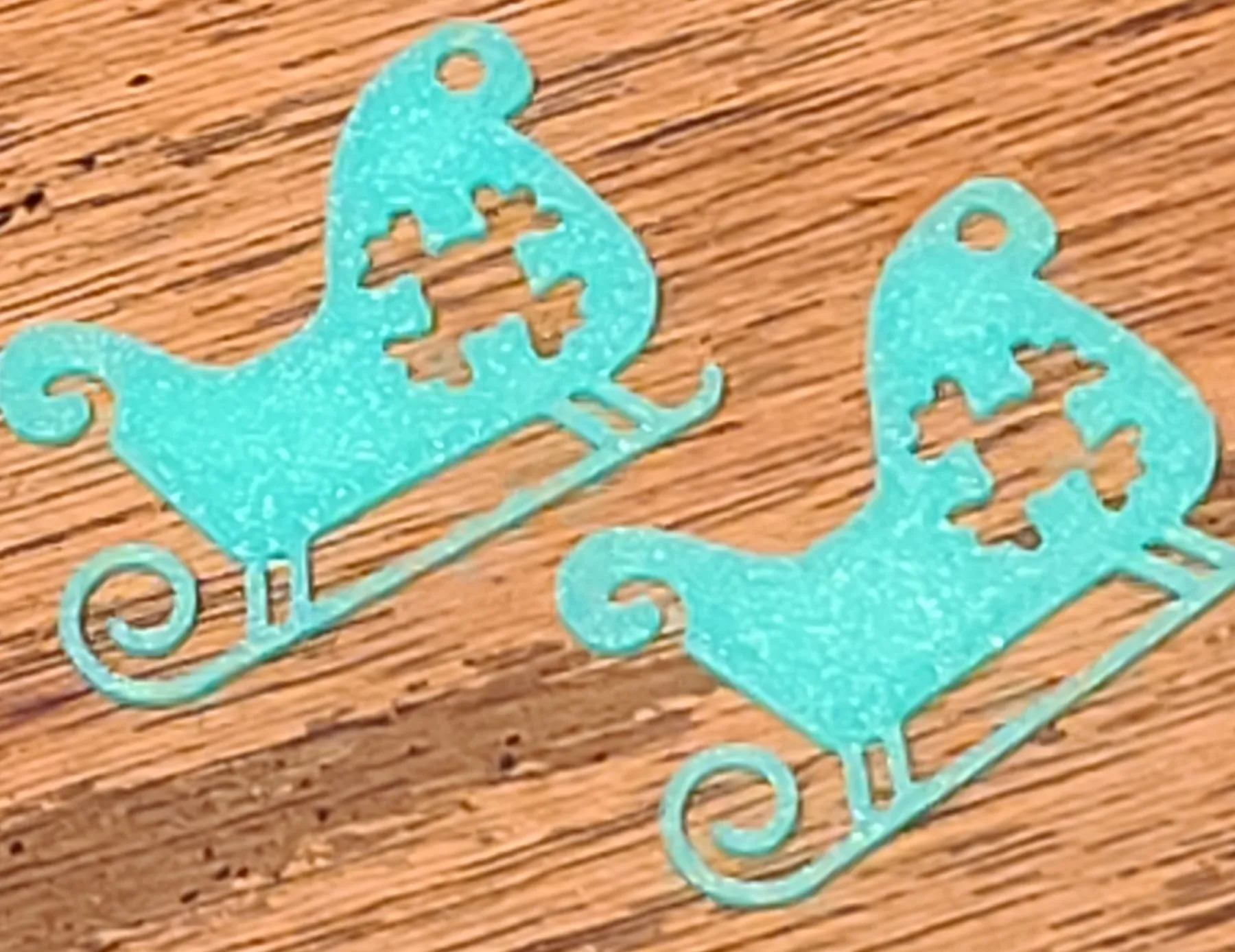 Tiêu đề Bông tai tuần lộc và xe trượt tuyết Tóm tắt Bông t