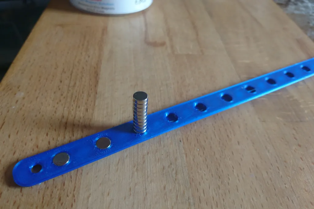 Tiêu đề Dải công cụ từ tính cho các kích cỡ nam châm khác nh