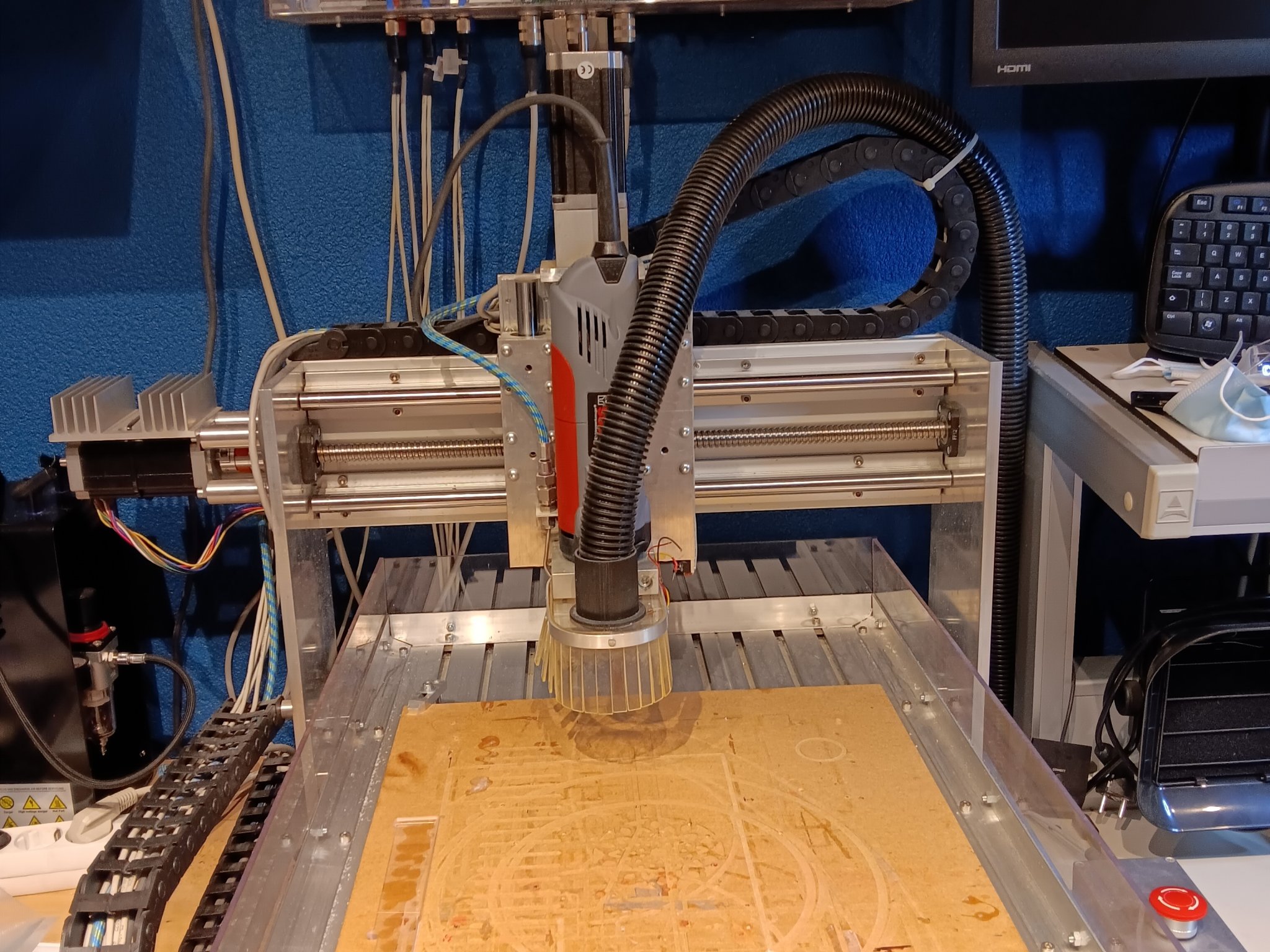 Dustshoe vacuum connector