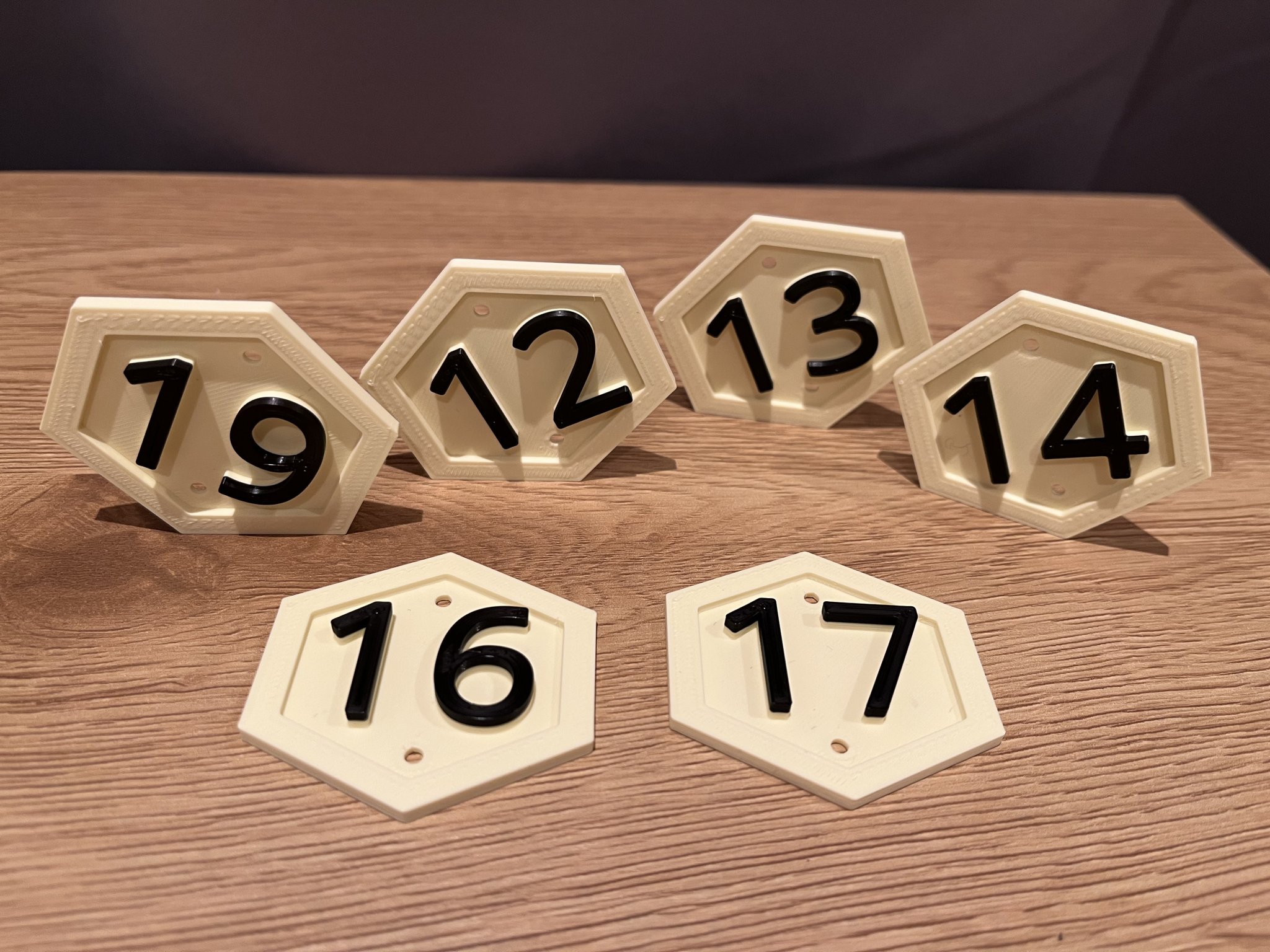 Honeycomb number plate 1-20