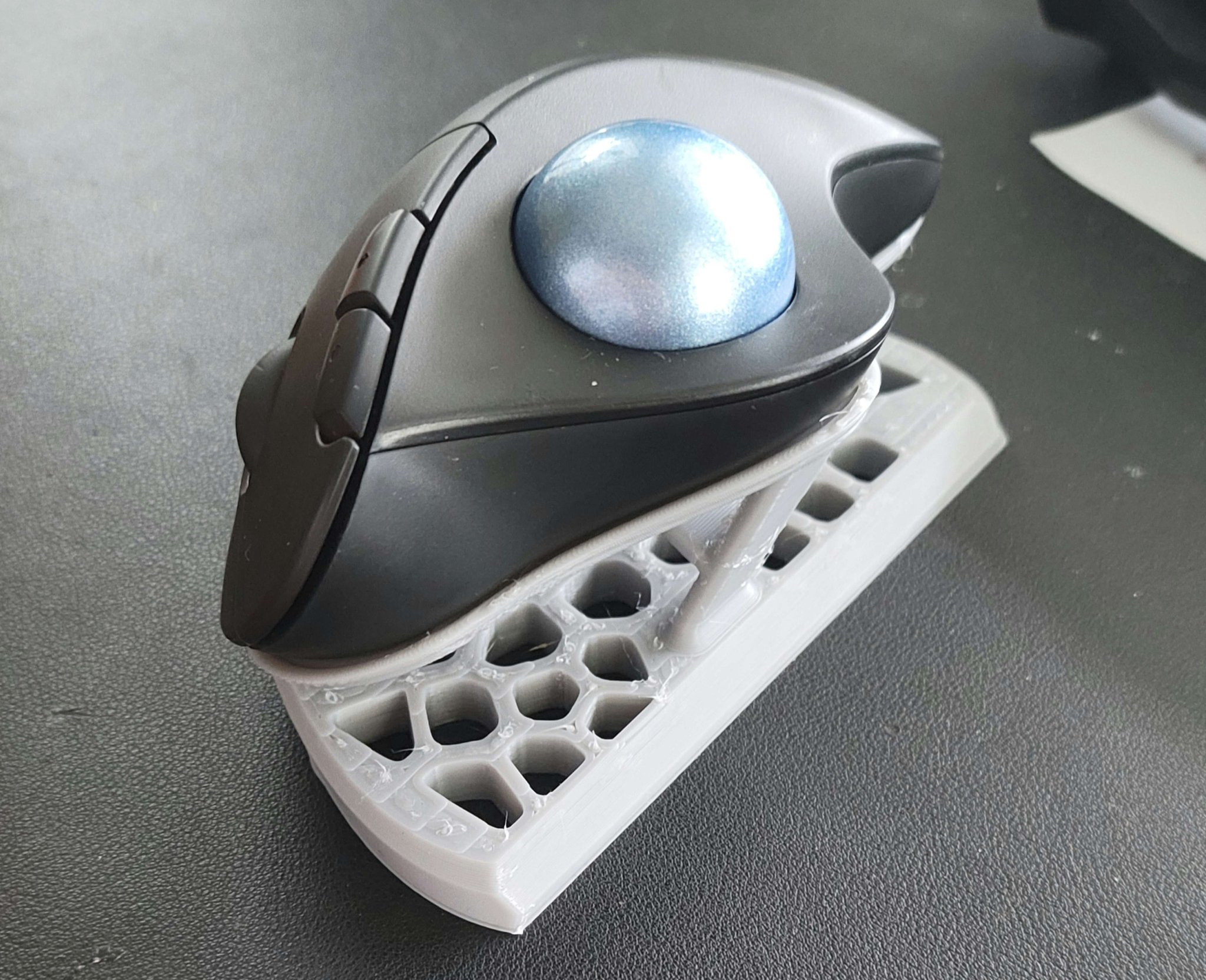 Tiêu đề Logitech Ergo M575 Stand 30 Tóm tắt Giá đỡ cho chuột bi