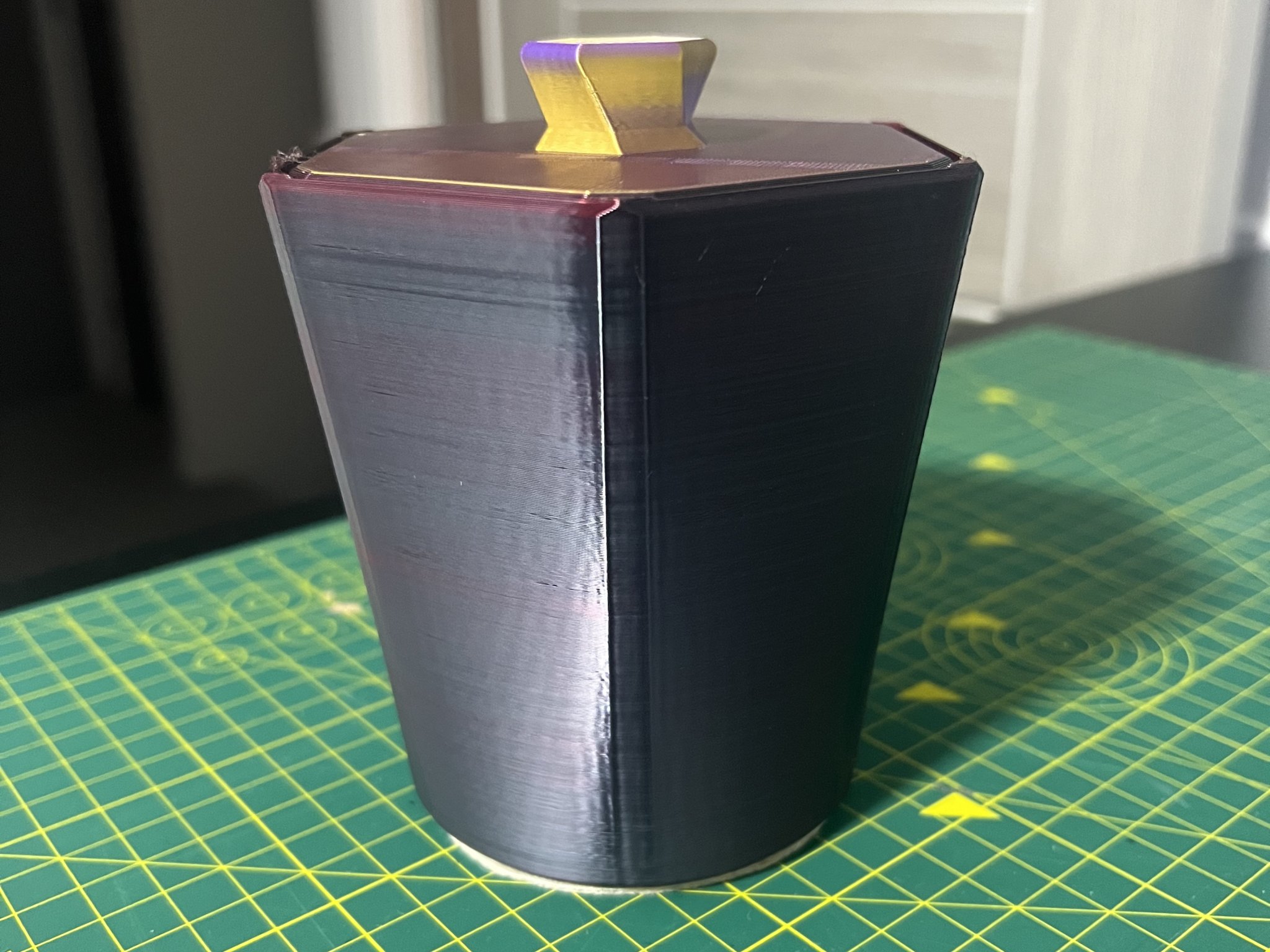 Tiêu đề Thùng rác để bàn Tóm tắt Thùng rác để bàn có nắ