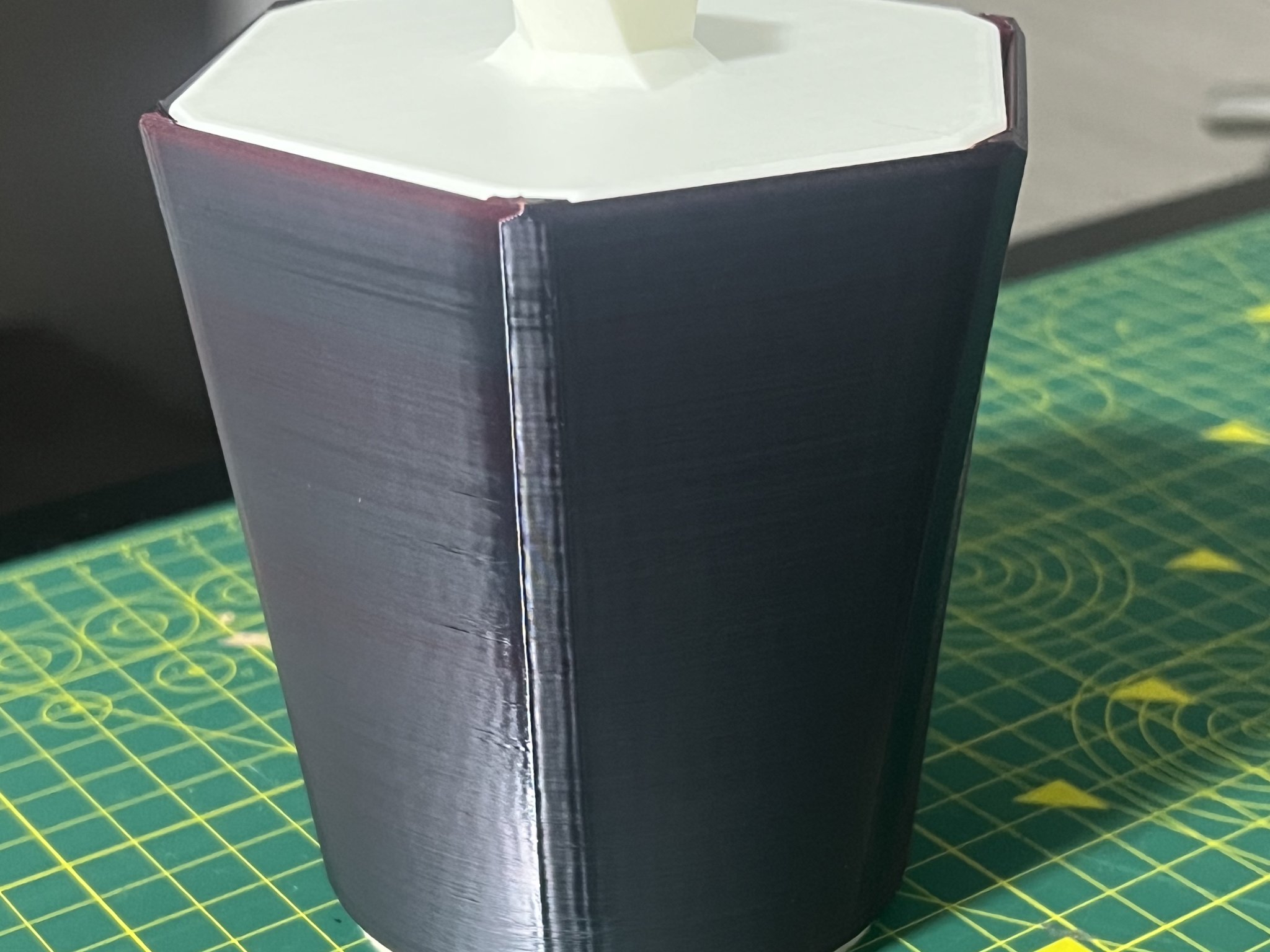 Tiêu đề Thùng rác để bàn Tóm tắt Thùng rác để bàn có nắ