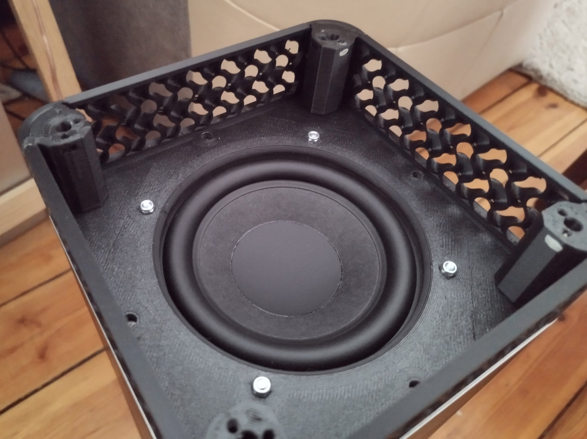 Tiêu đề các mod và lựa chọn thay thế cho loa siêu trầm P-CUBE T