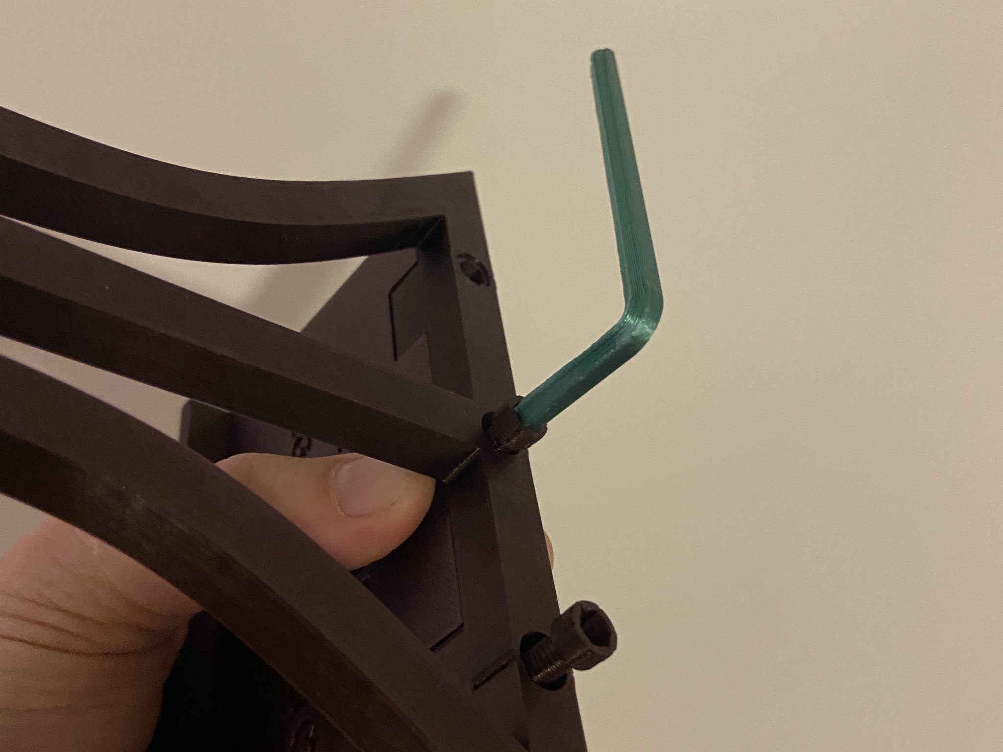 Tiêu đề Móc treo trạm sạc iPhone Tóm tắt Không cần thêm kệ