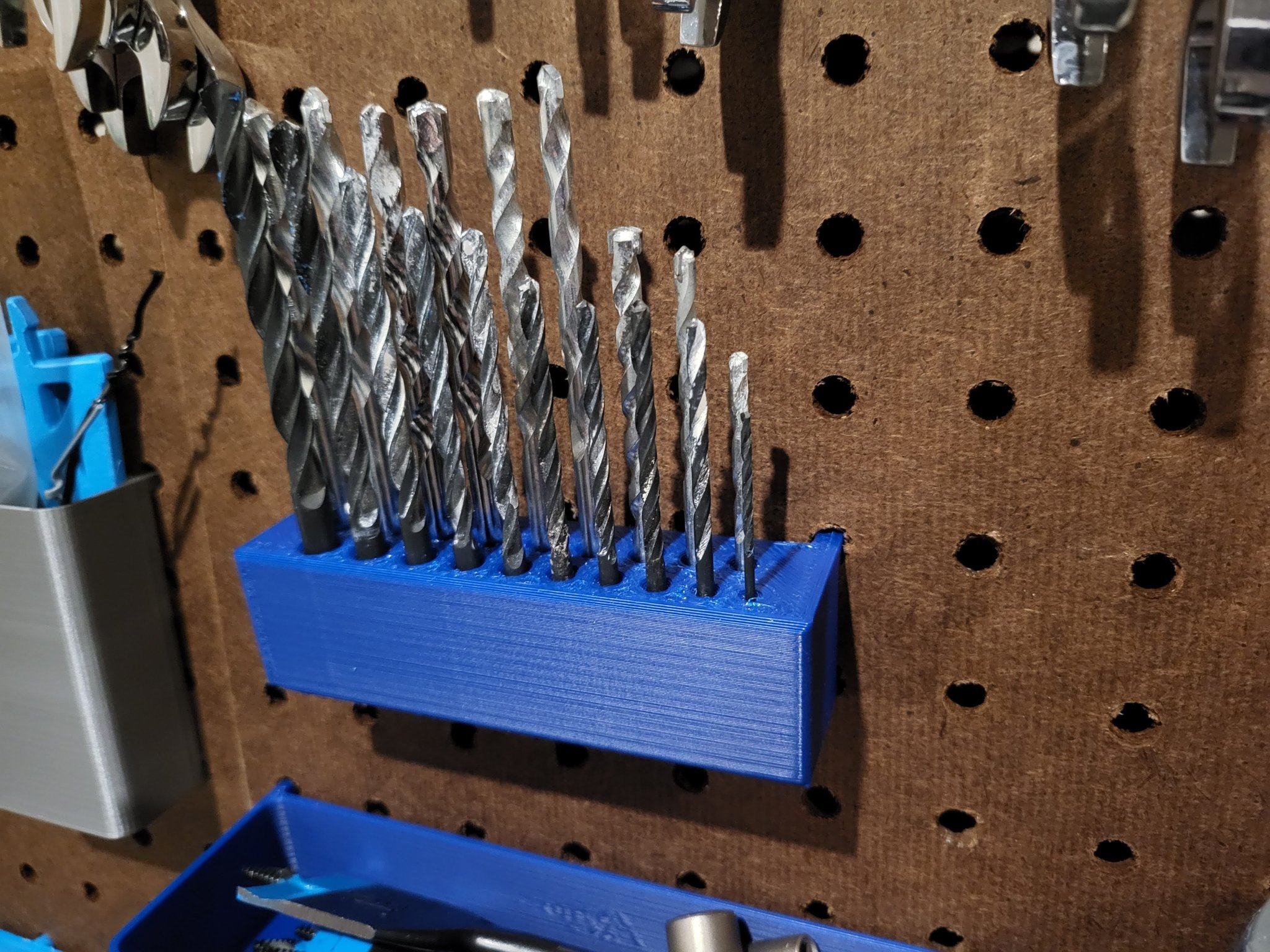 Tiêu đề Giá đỡ mũi khoan Pegboard Tóm tắt Một dụng cụ treo