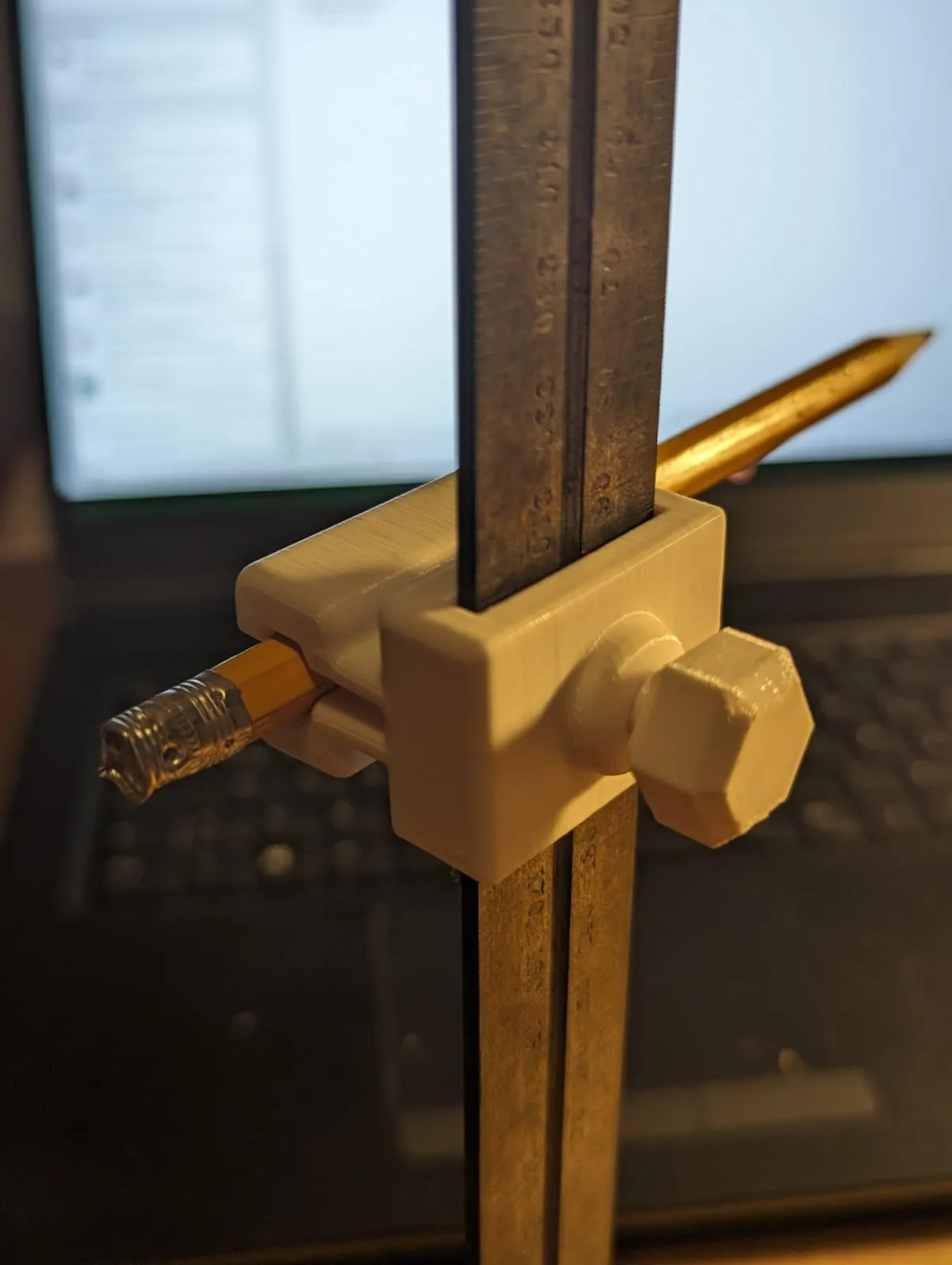 Tiêu đề Bút đánh dấu chiều cao cho bút chì Tóm tắt Bút đán