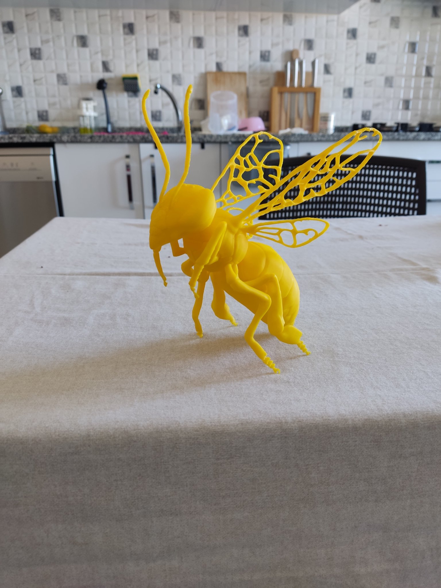 Tiêu đề Ong Mật Tóm tắt Một tác phẩm điêu khắc về một c