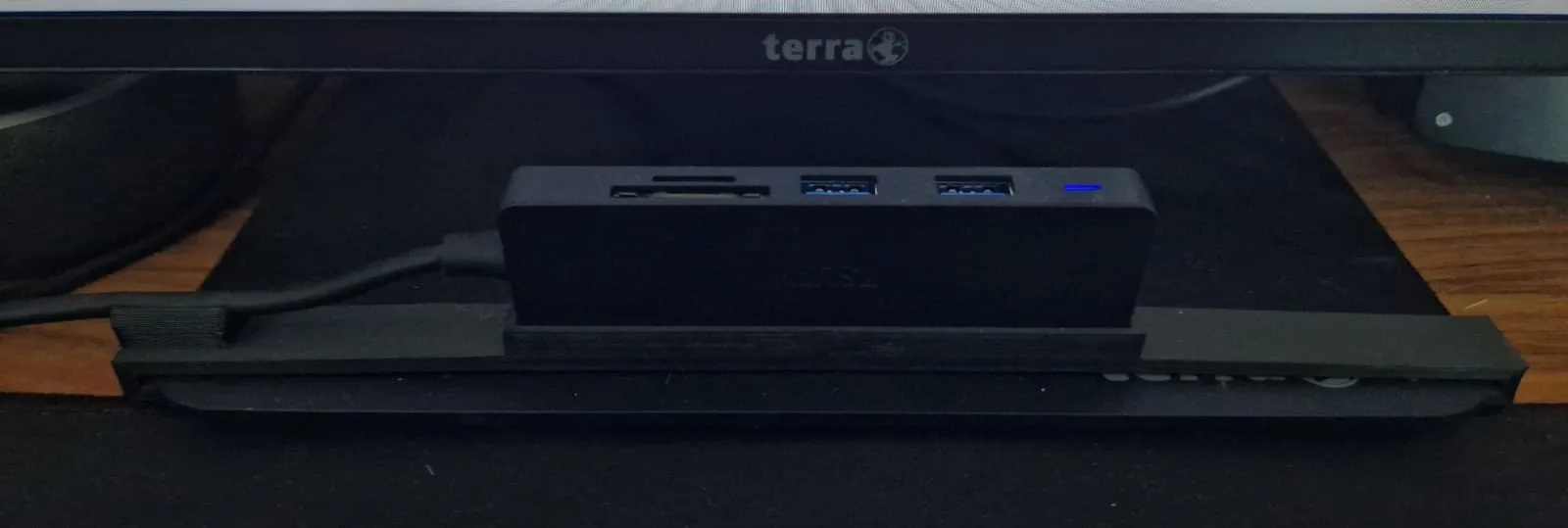 Tiêu đề Halterung für USB-Hub Tóm tắt zum aufschieben auf einen terra