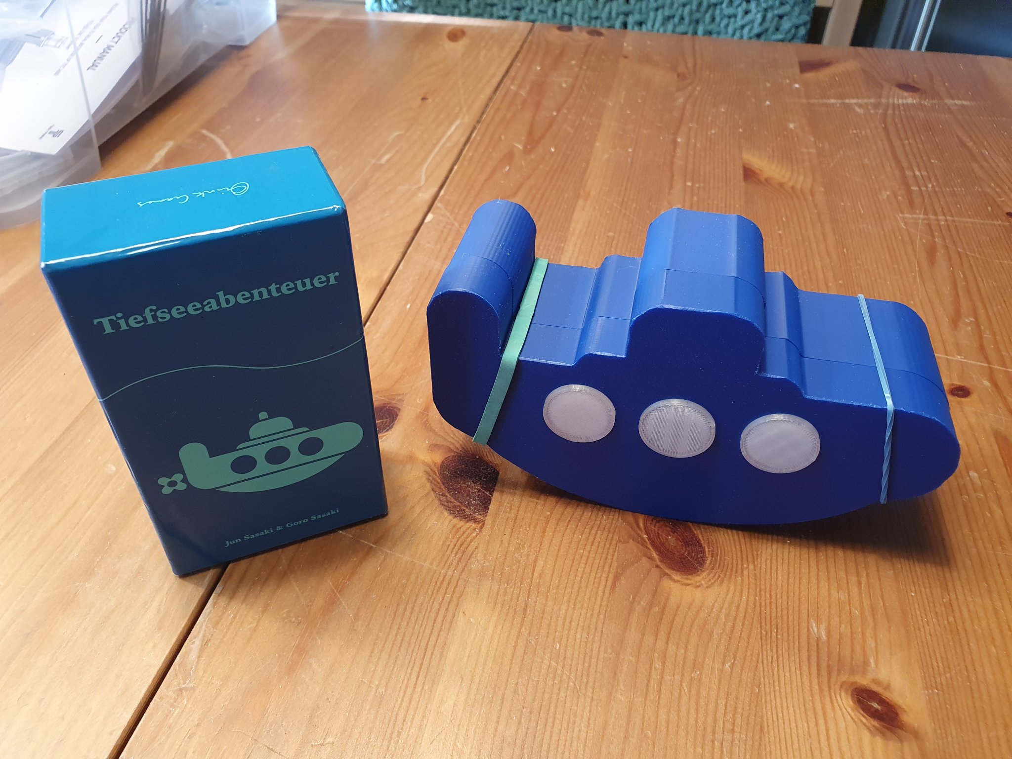 Phiêu Lưu Biển Sâu: Hộp và Khay Lót