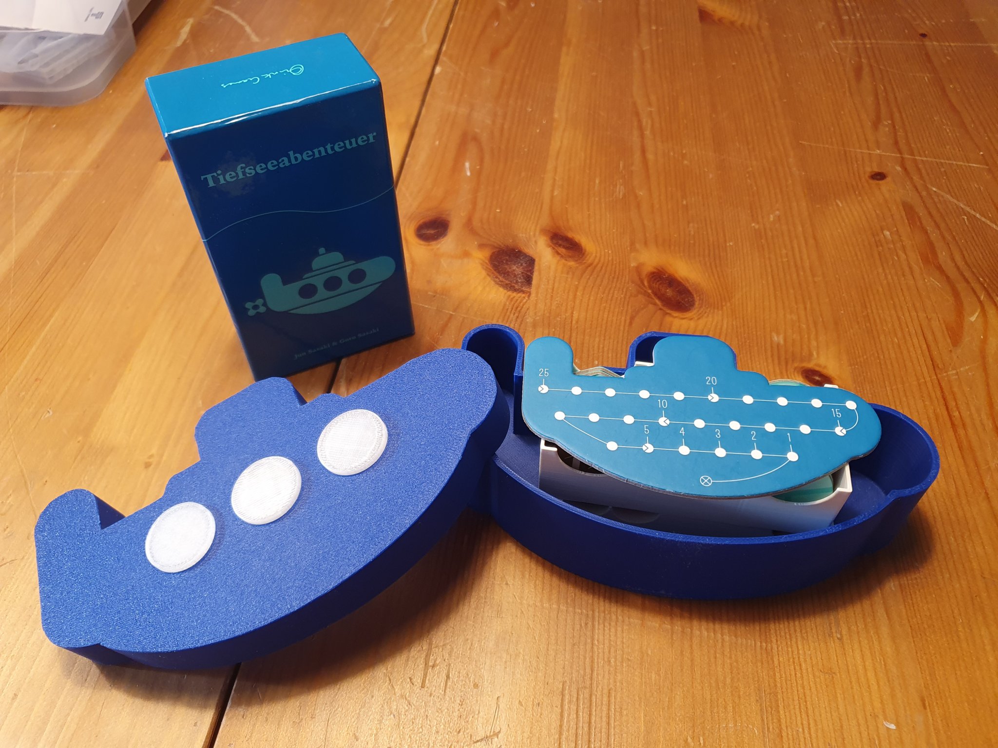 Phiêu Lưu Biển Sâu: Hộp và Khay Lót