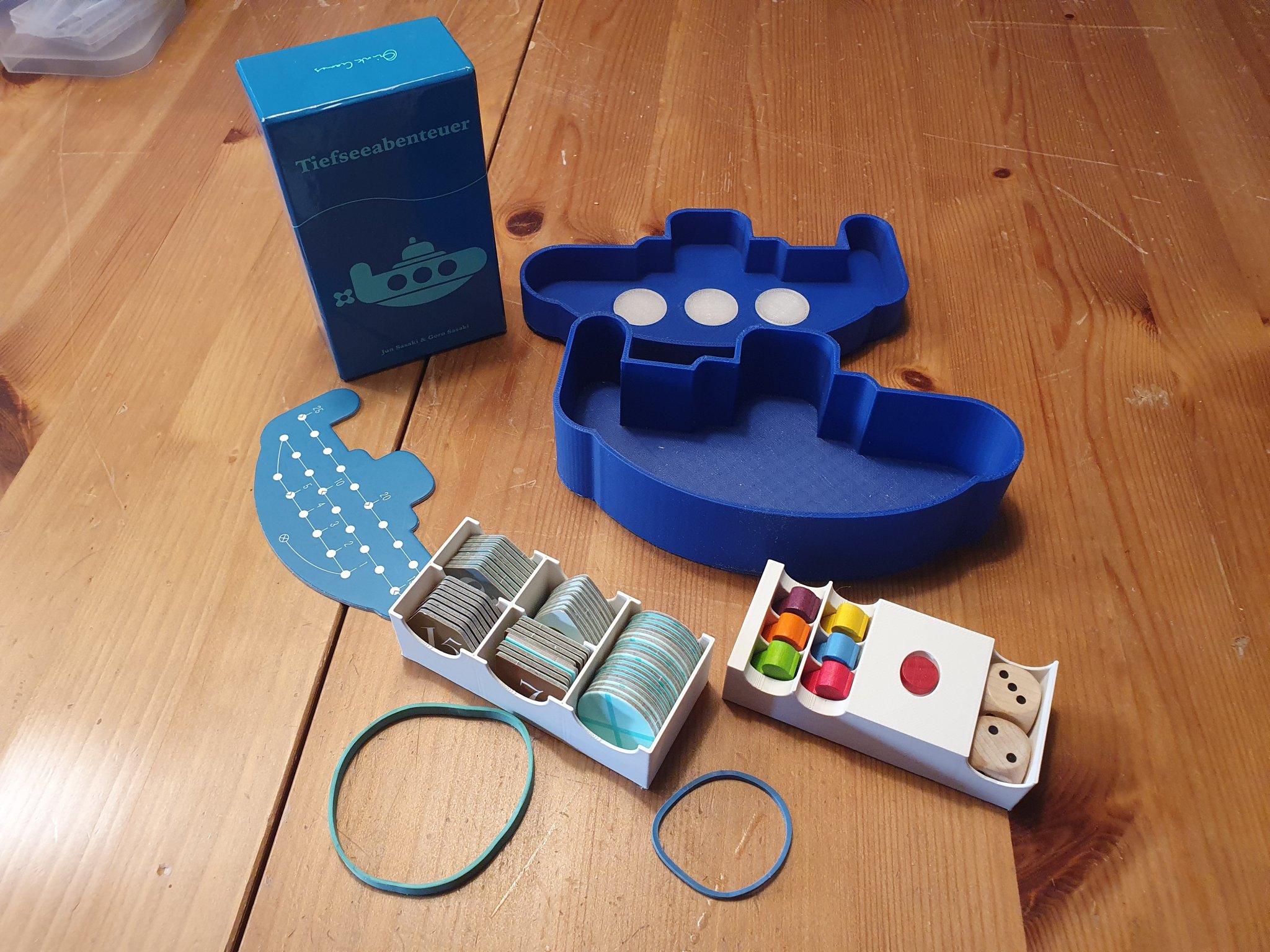 Phiêu Lưu Biển Sâu: Hộp và Khay Lót