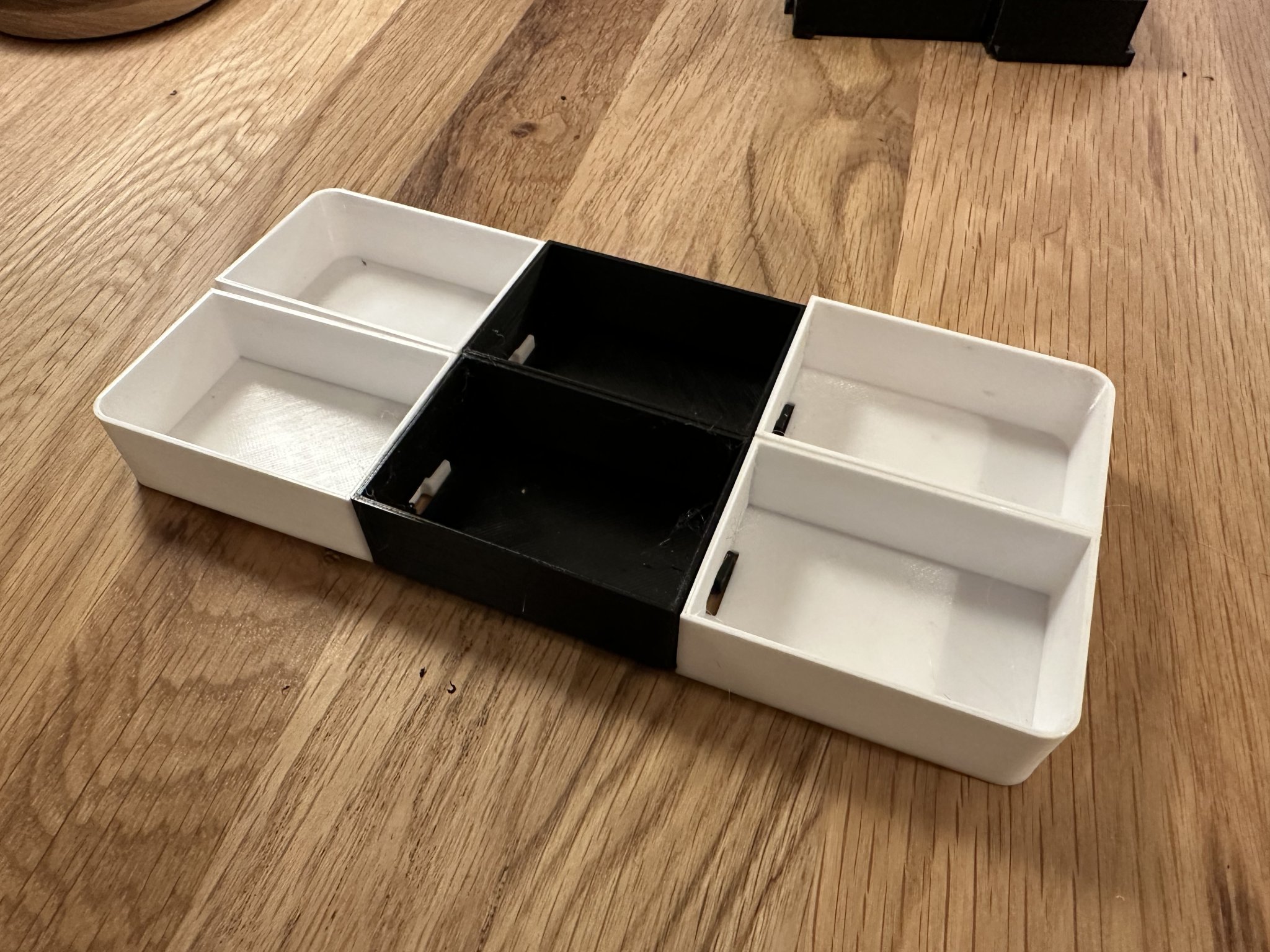 Tiêu đề Hộp đựng các loại có thể cắm được Tóm tắt Hộ