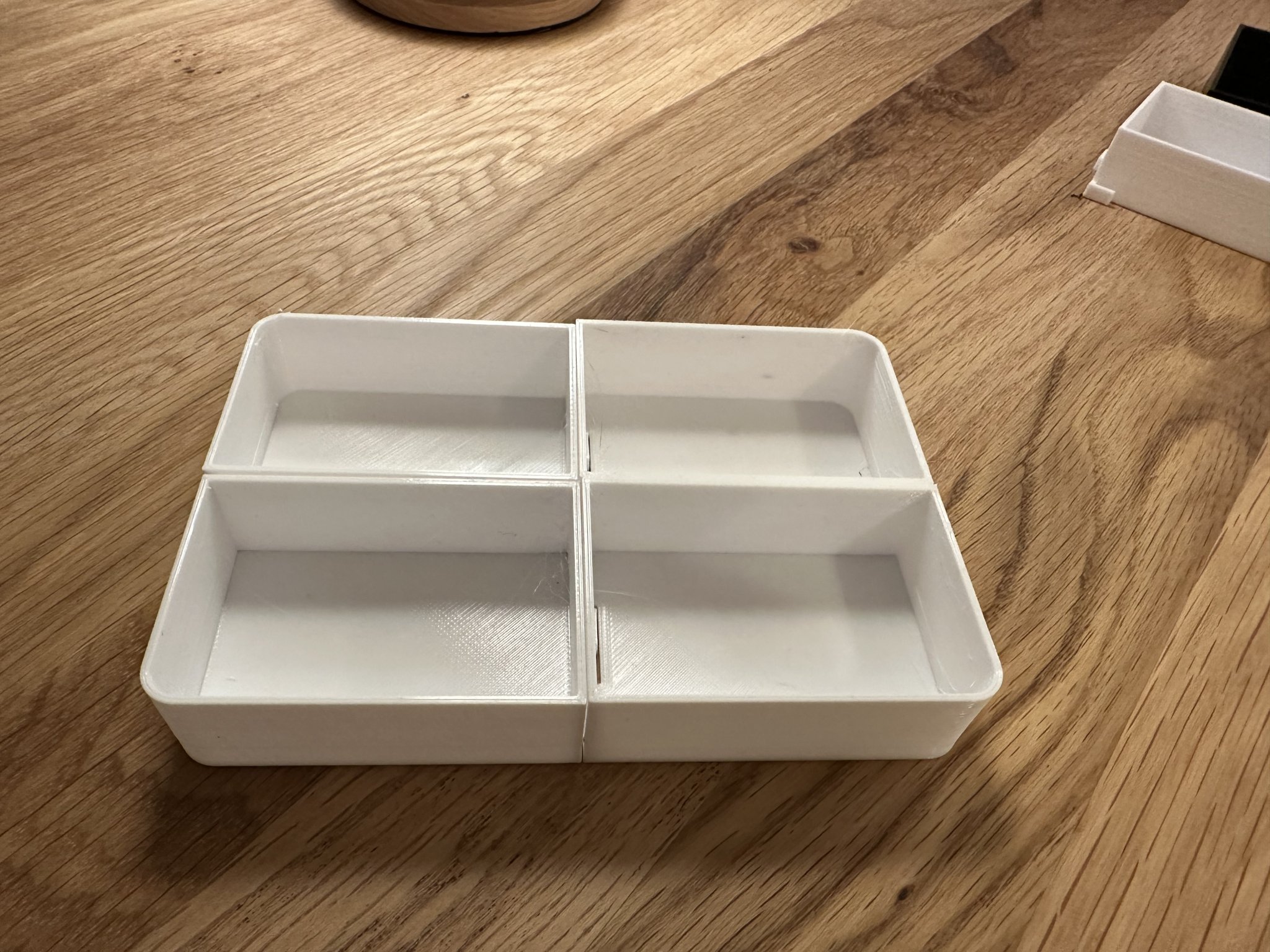 Tiêu đề Hộp đựng các loại có thể cắm được Tóm tắt Hộ