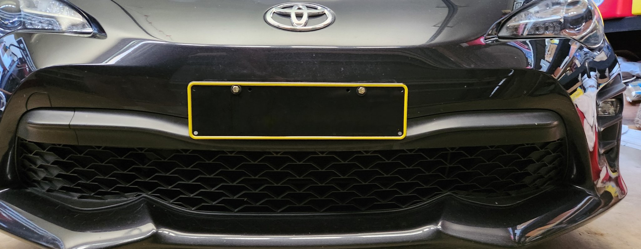 Giá đỡ/Bộ chuyển đổi biển số mỏng Toyota 86 (BRZ/FRS?)