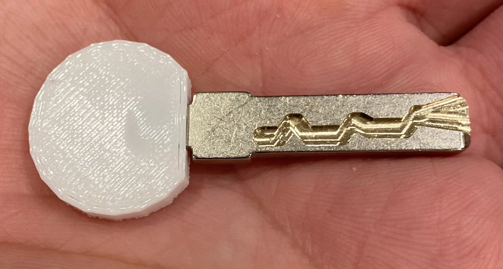 Tiêu đề Người giữ chìa khóa Switchblade Tóm tắt Hộp đựng c