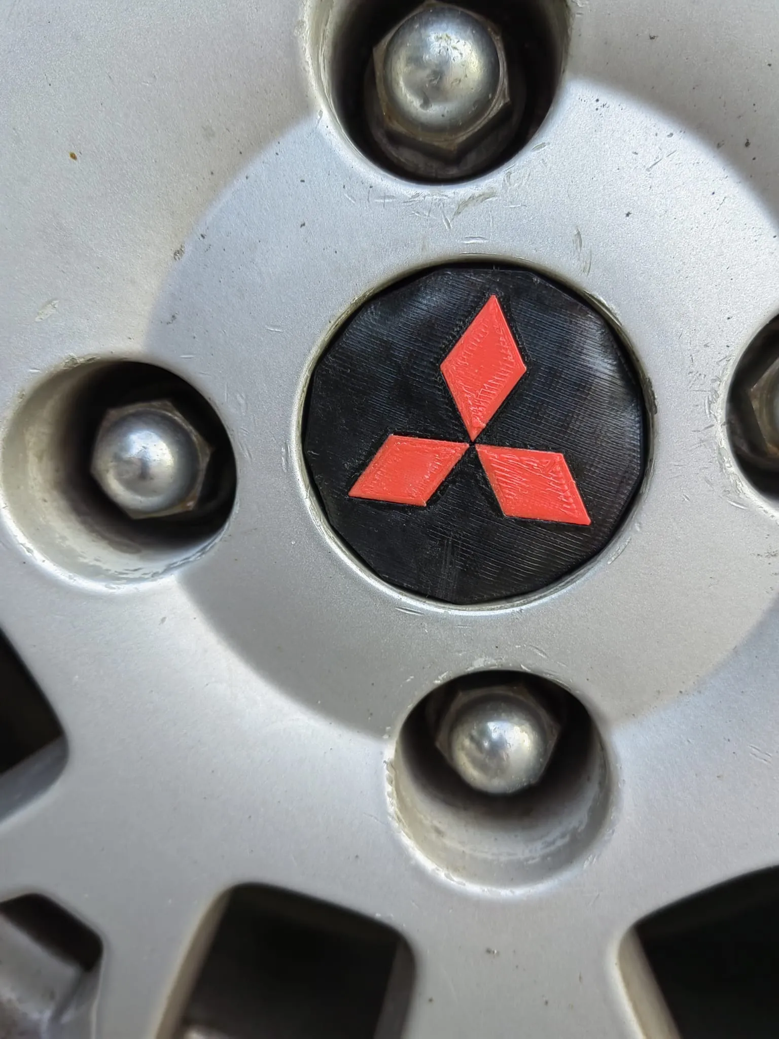 mitsubishi carisma tire rim logo