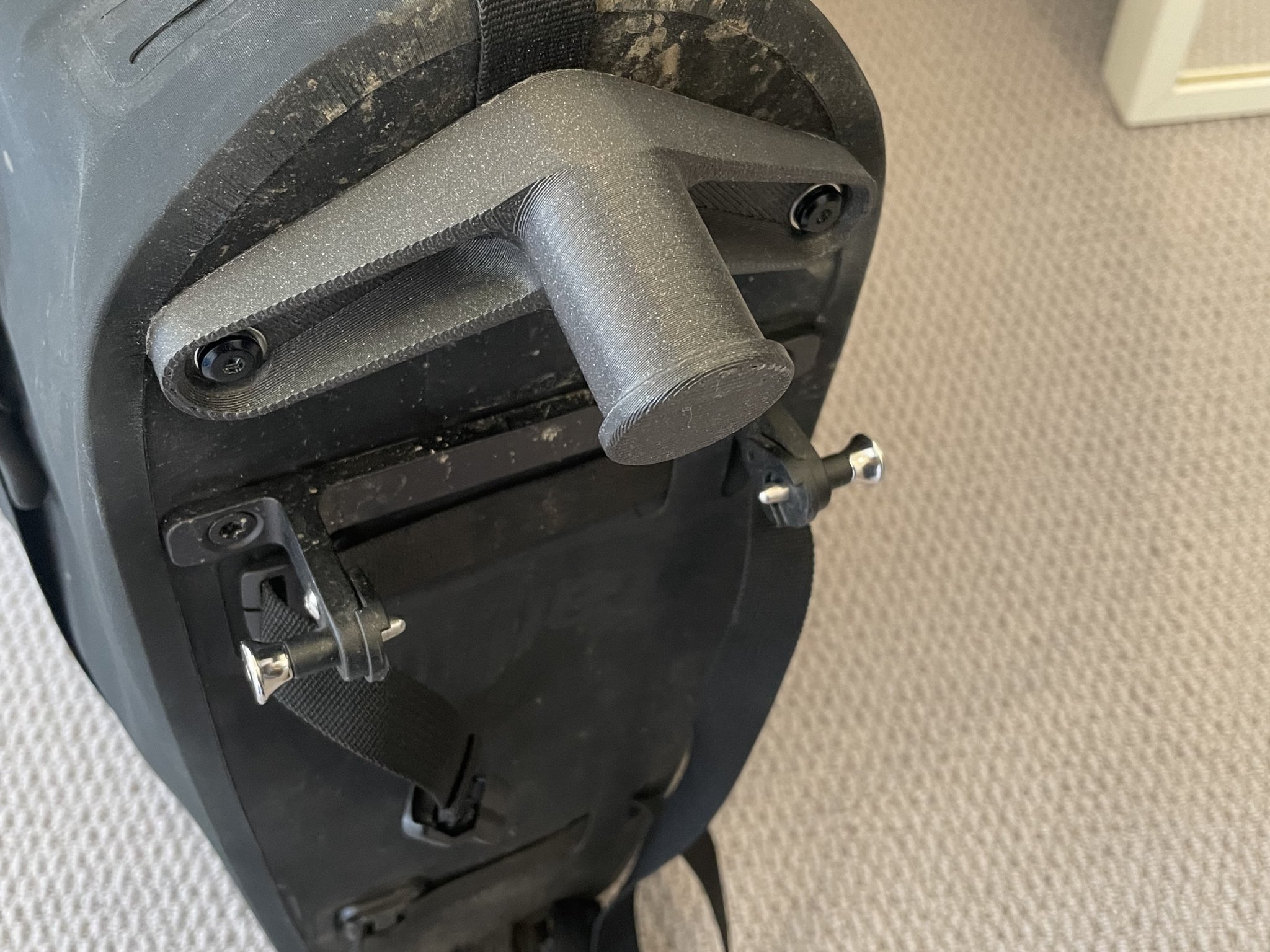 Pát Gắn Đèn Hậu Cho Baga Xe Đạp Tailfin AP20/Aeropack