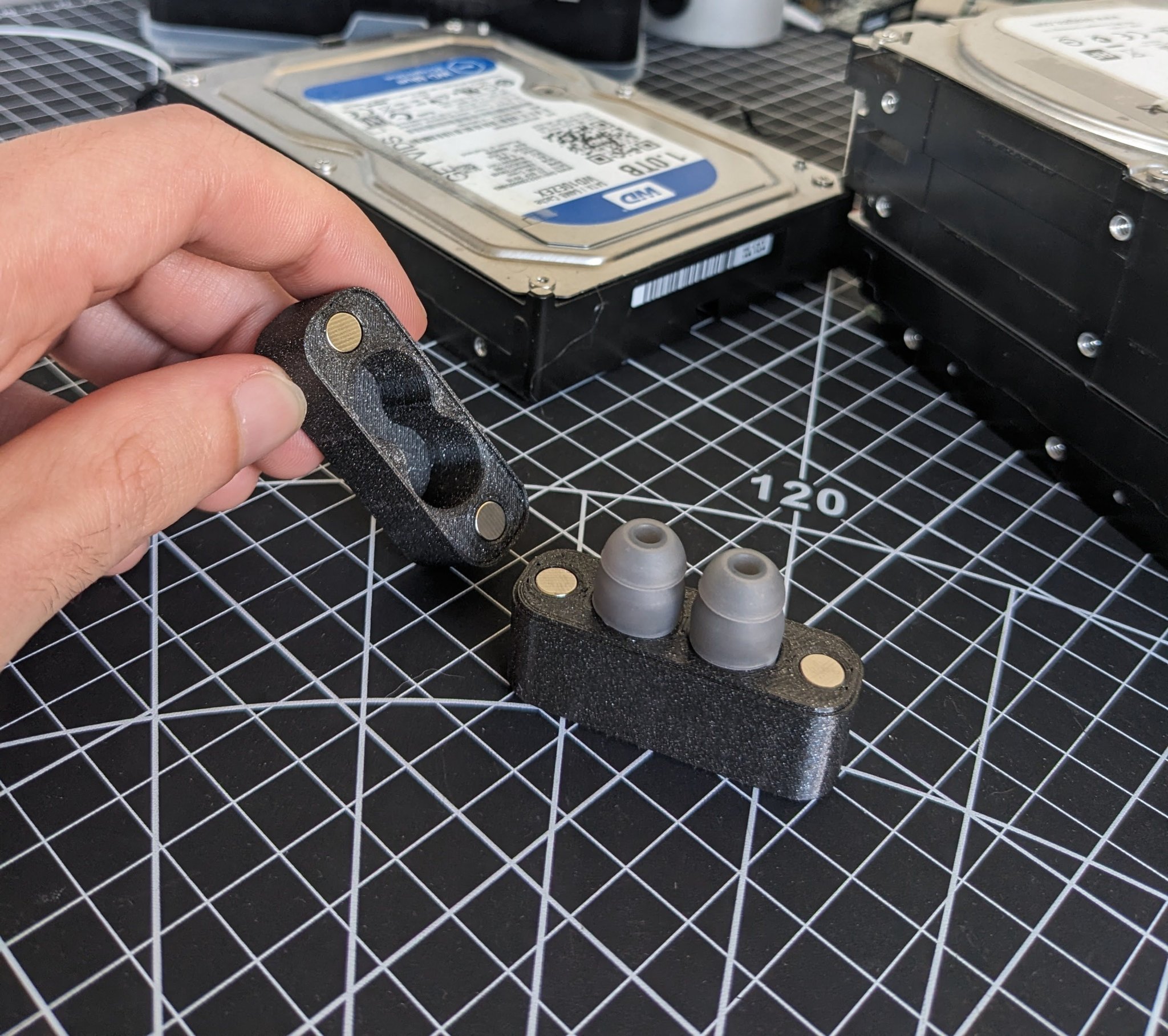 Tiêu đề Hộp nhét tai từ tính Tóm tắt Hộp đựng đơn giản