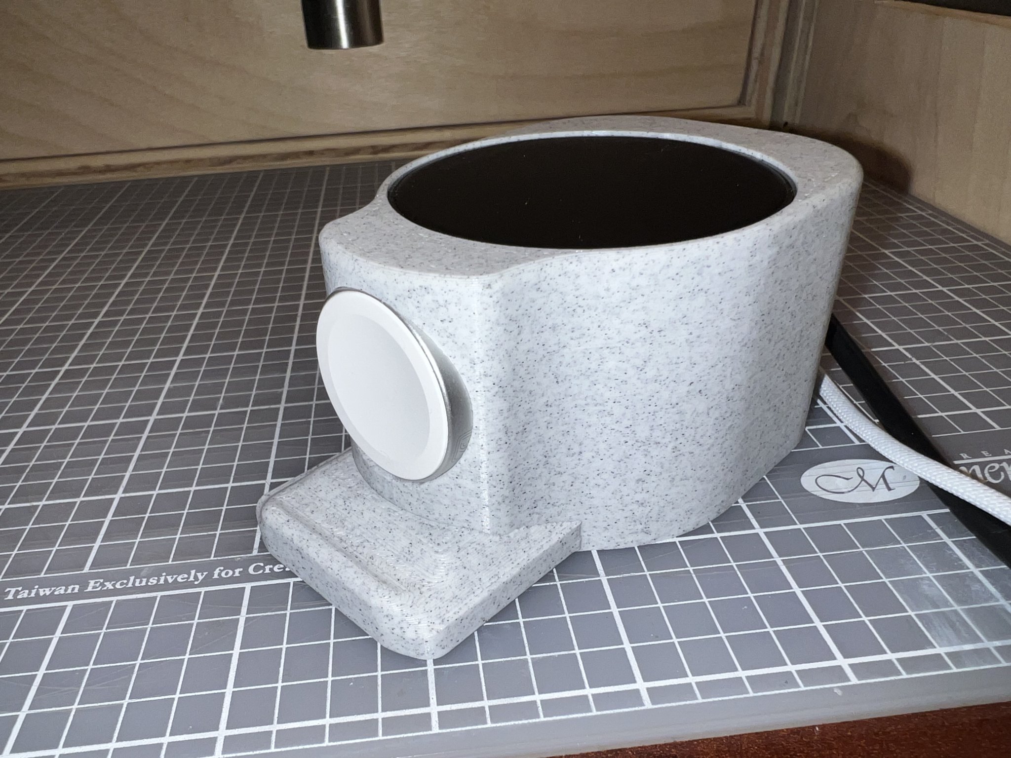 Tiêu đề Bộ sạc Apple Tóm tắt Có trọng lượng Bộ sạc App