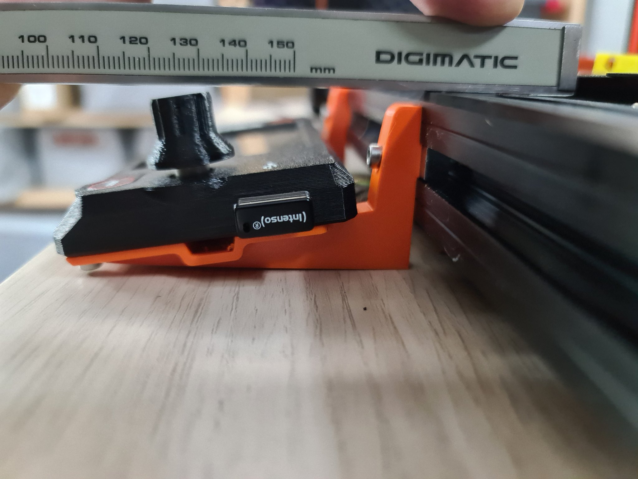 Tiêu đề Dòng Prusa XL Giá đỡ màn hình LCD phẳng để gắn cửa